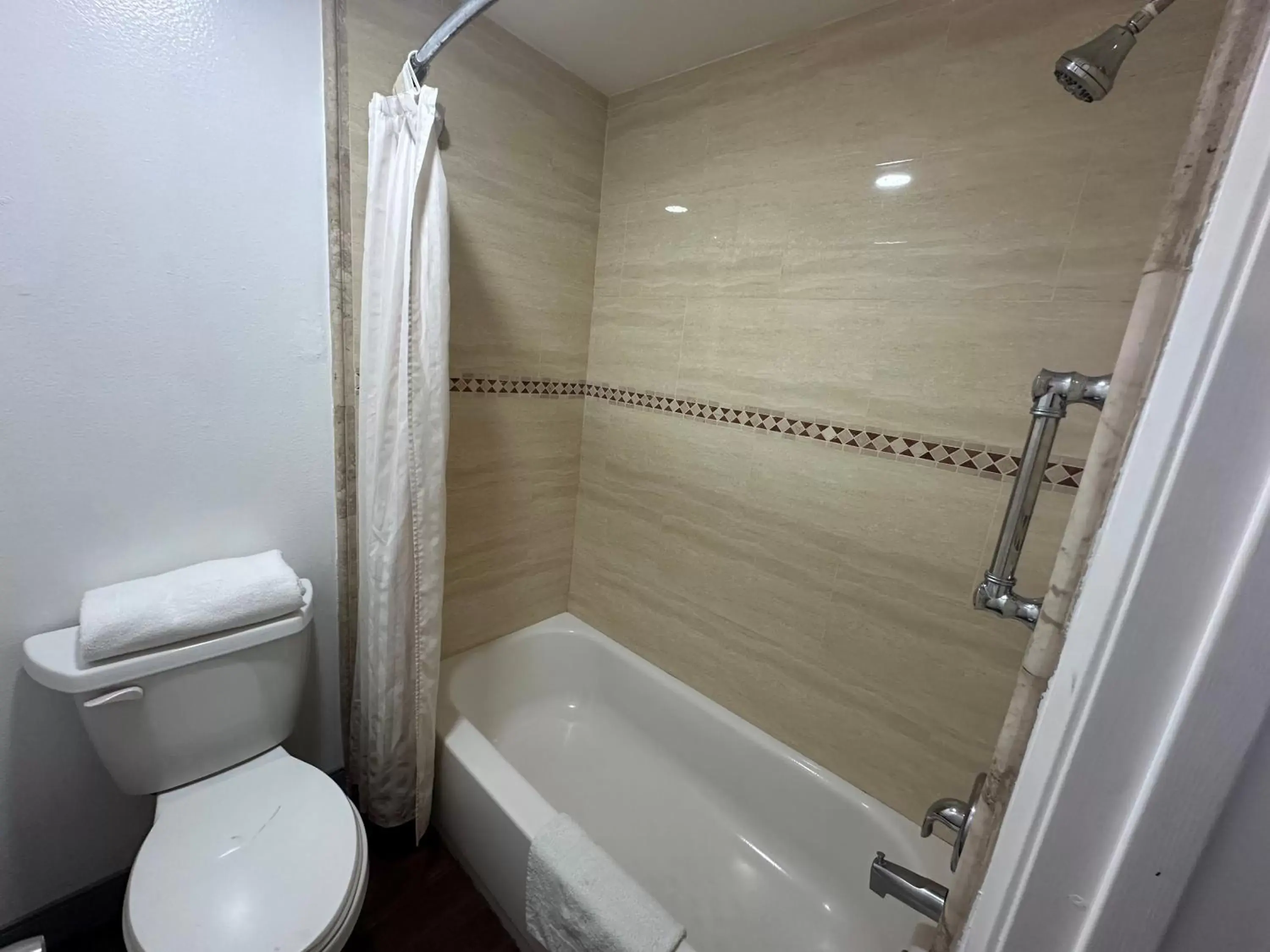 King Room - Non-Smoking in Palm Inn Hotel near Tyler Mall Riverside King Room - Non-Smoking in Palm Inn Hotel near Tyler Mall Riverside