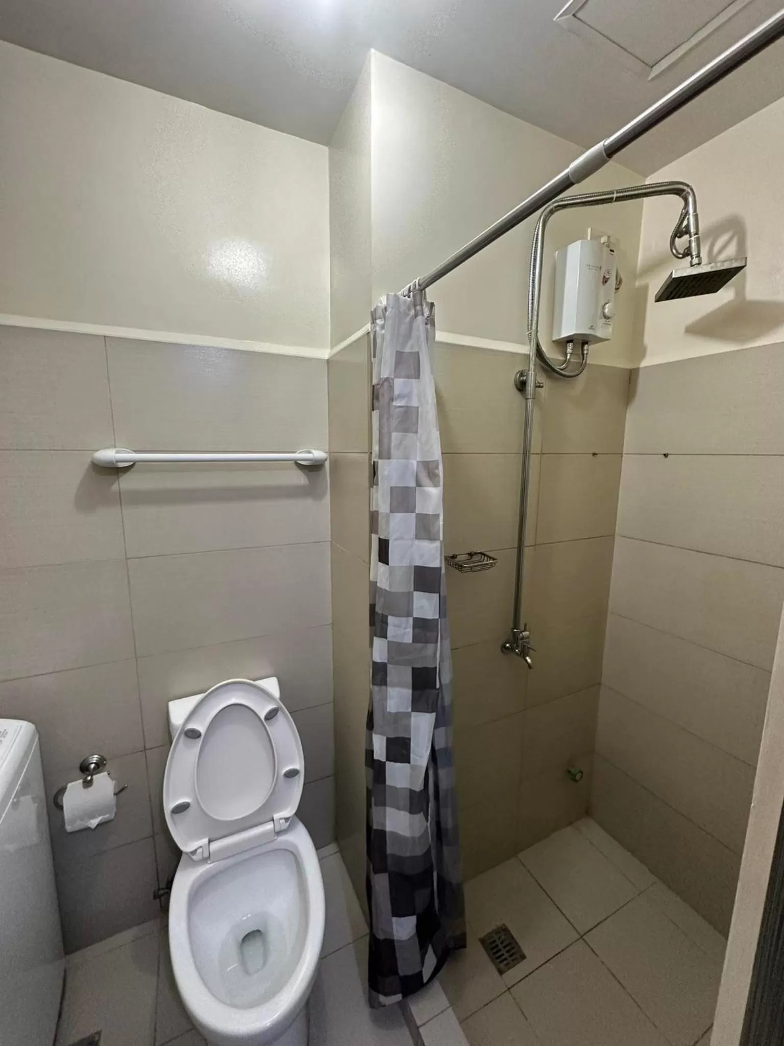 Shower, Bathroom in Green Residences Staycation by PBYY