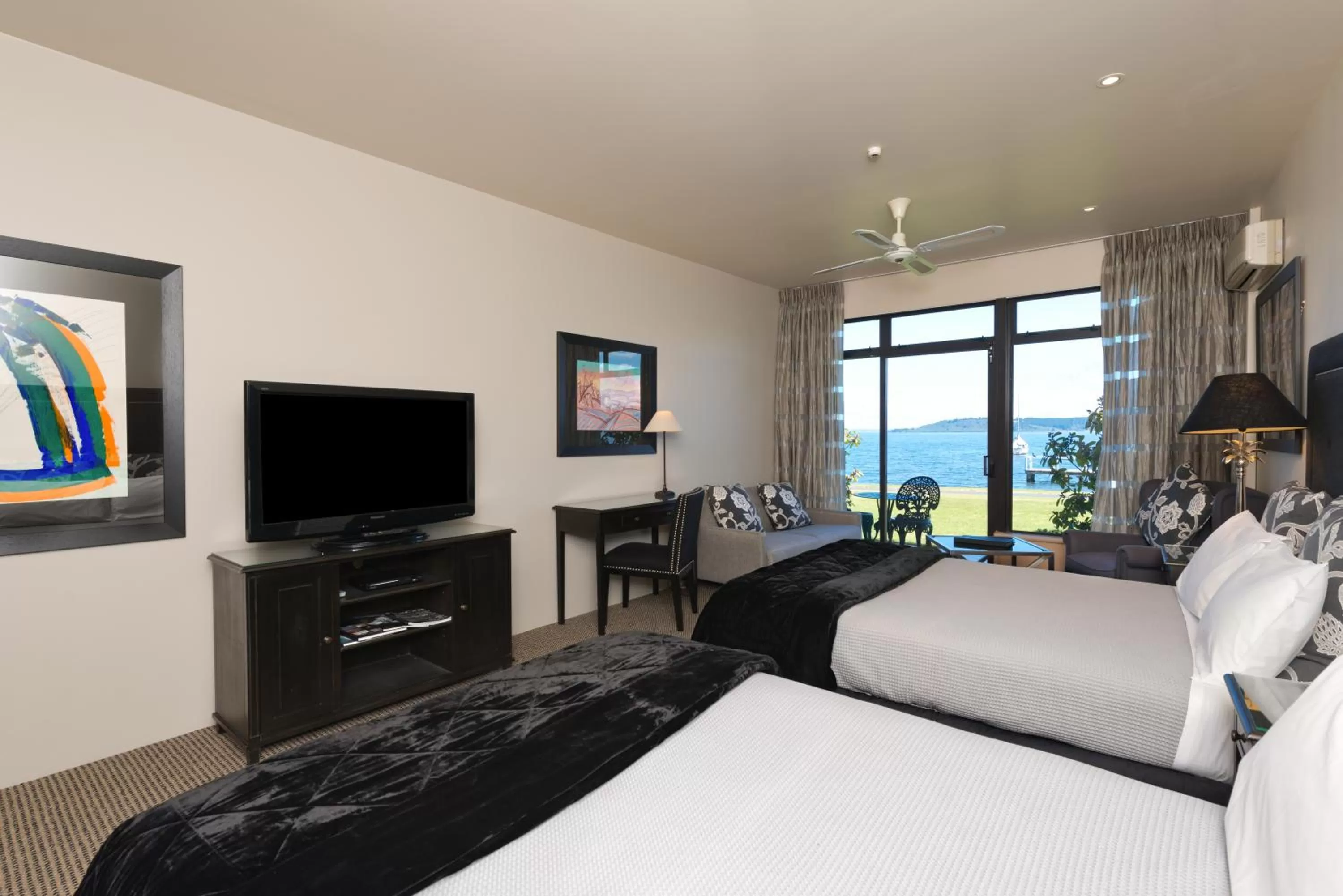 TV and multimedia, Bed in Millennium Hotel & Resort Manuels Taupo