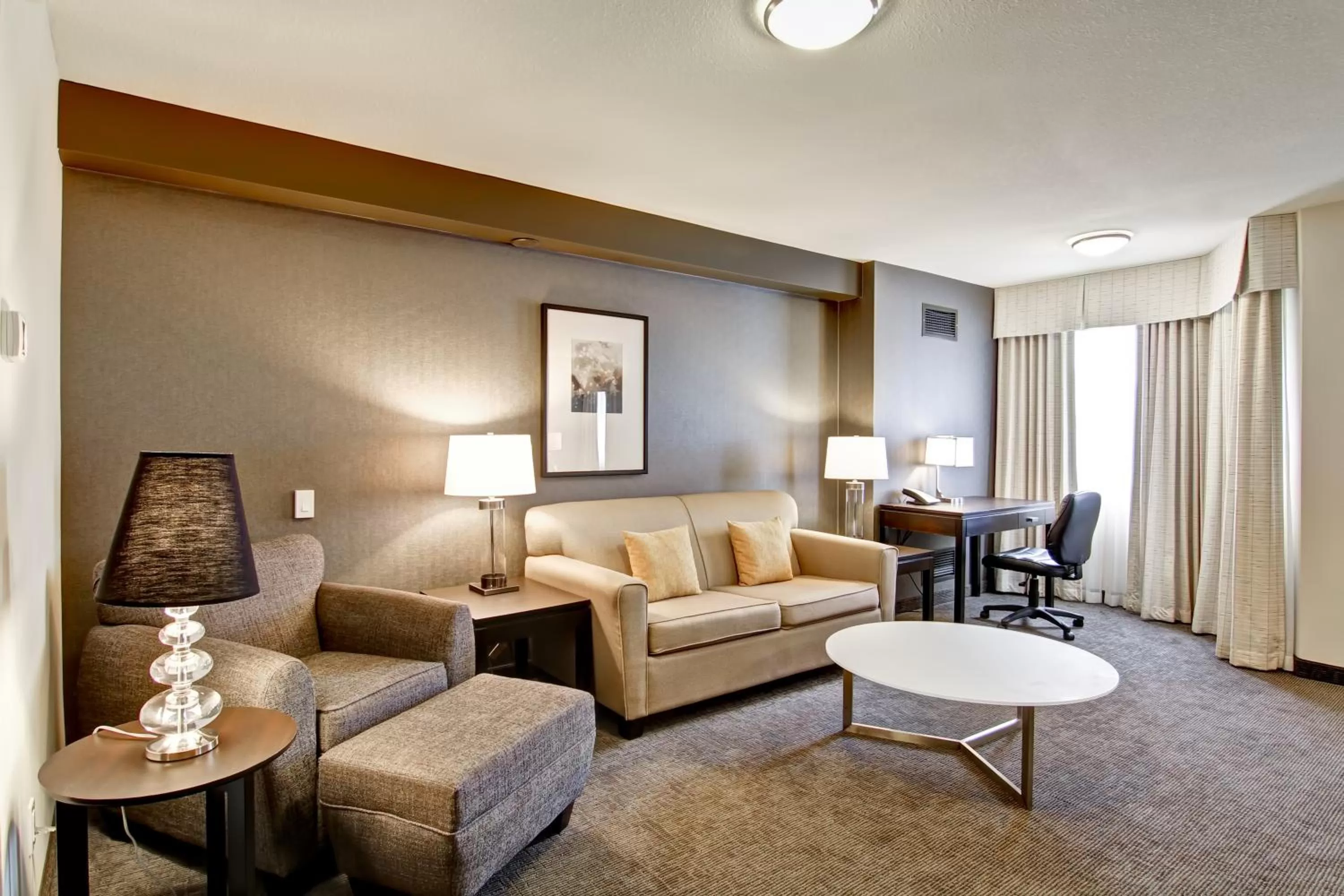 Seating area in Coast Kamloops Hotel & Conference Centre