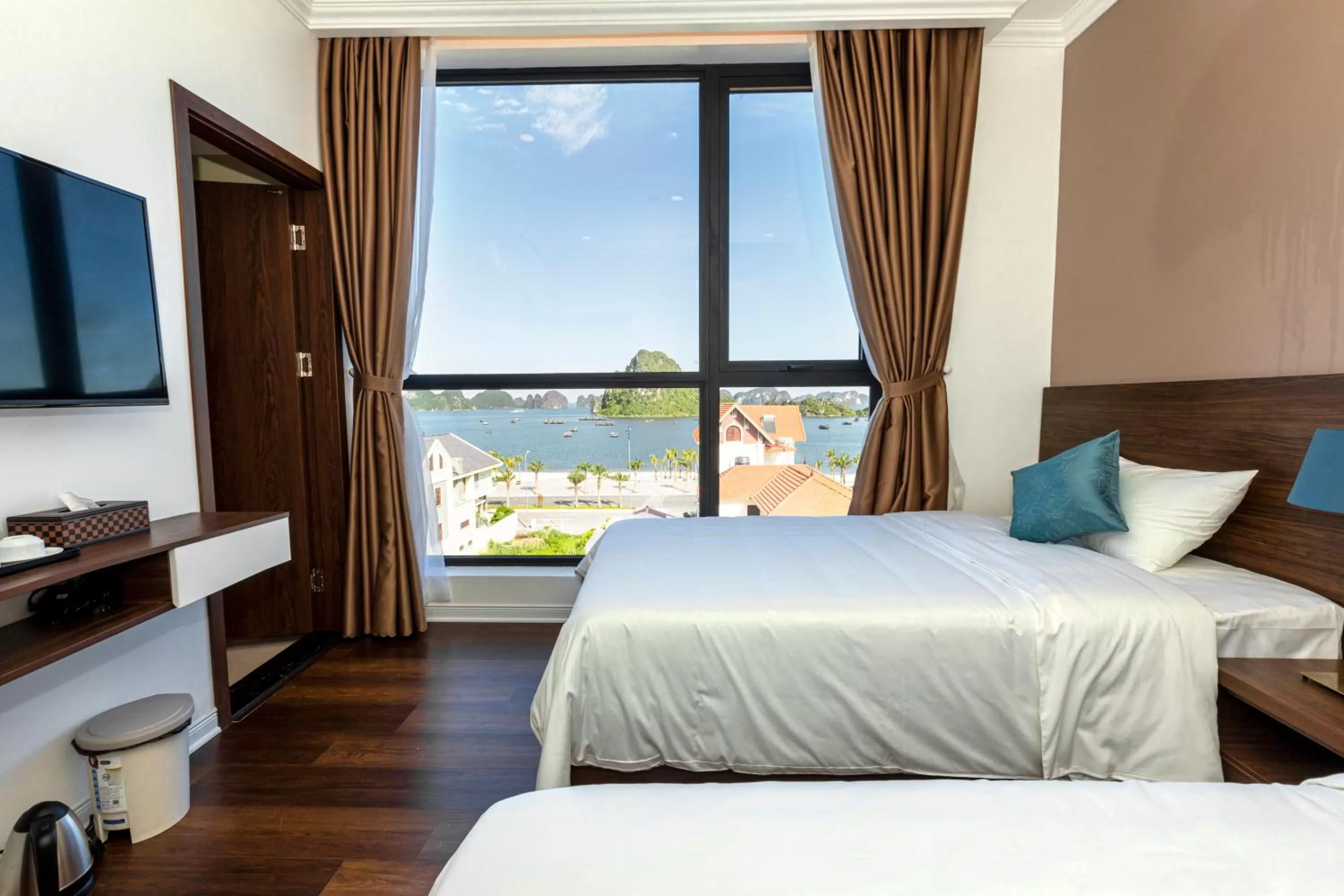 Bed in Minh Phong Hotel Ha Long