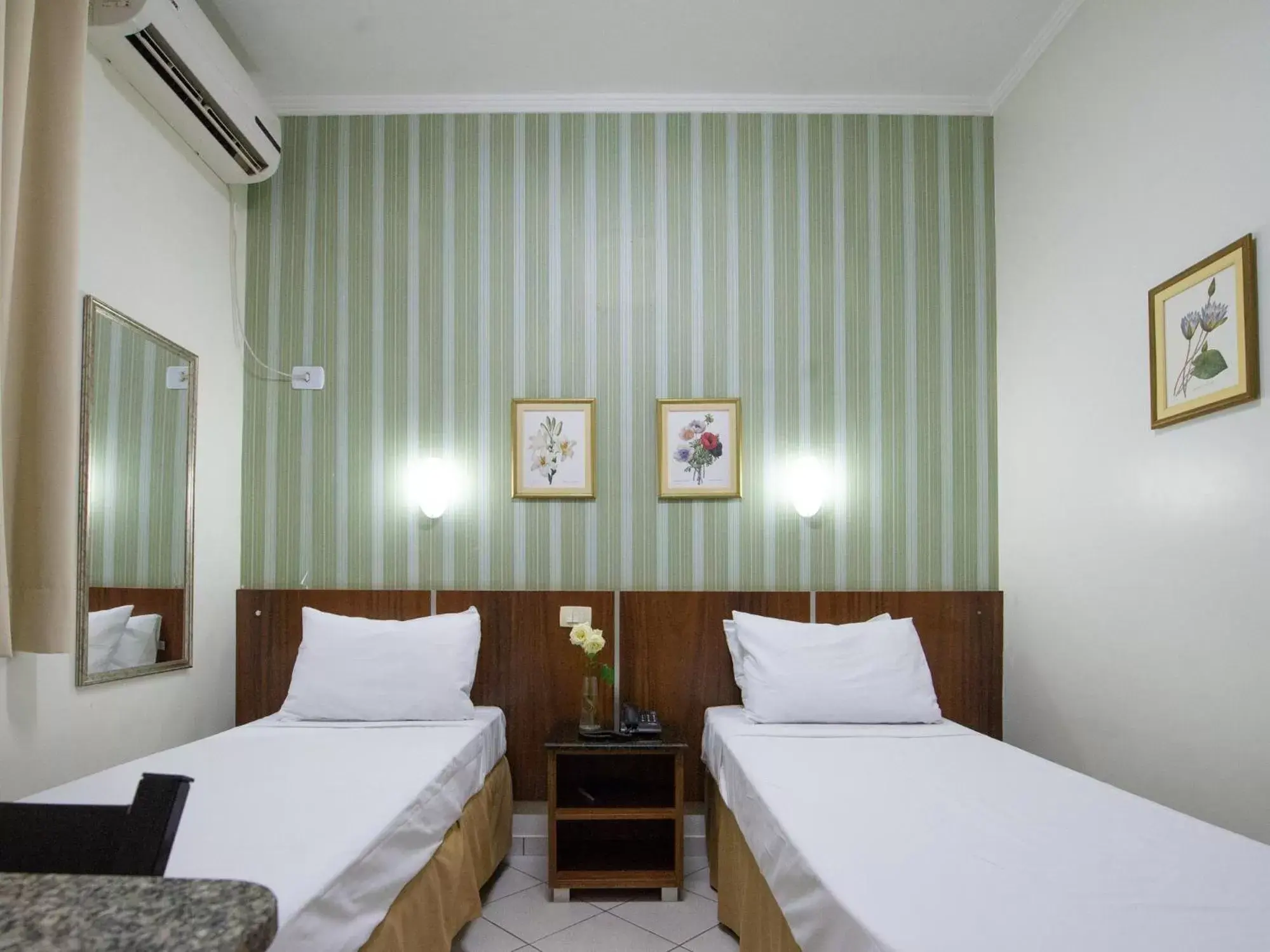 Double Room (2 single beds) in Araucaria Hotel Business - Maringá Double Room (2 single beds) in Araucaria Hotel Business - Maringá