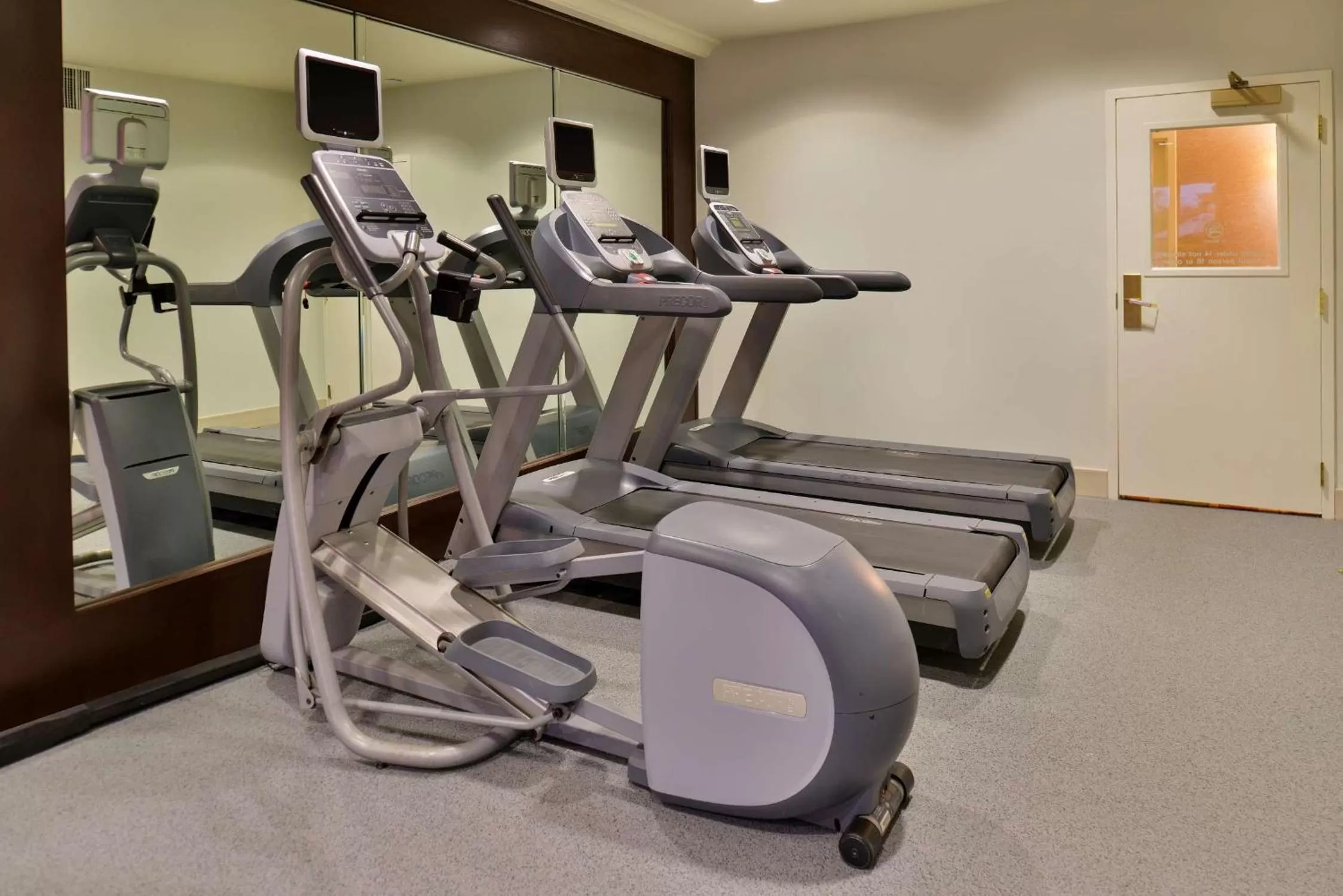 Fitness centre/facilities in Hilton Garden Inn Addison
