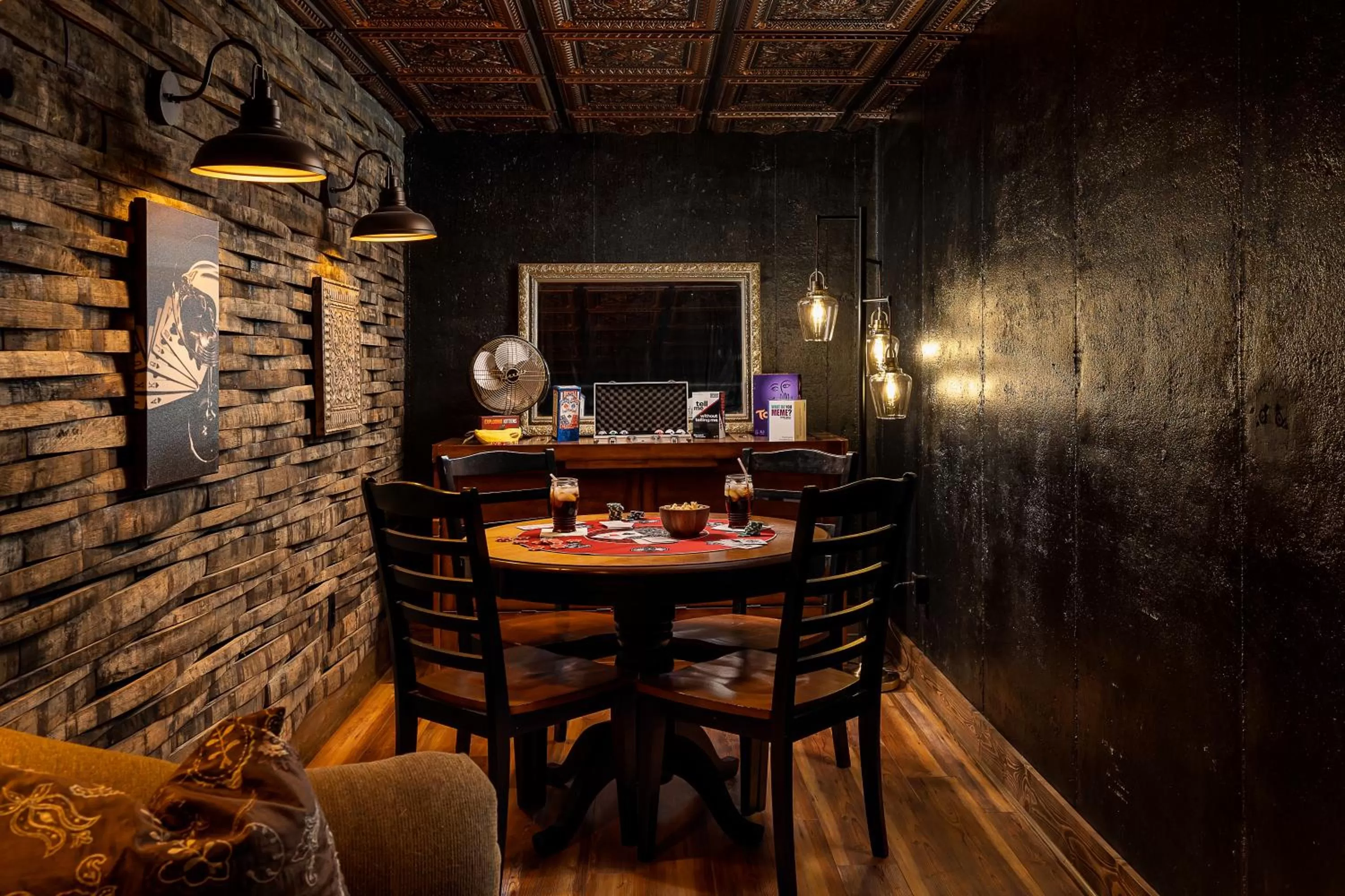 Communal lounge/ TV room in Pillow and Paddock B&B