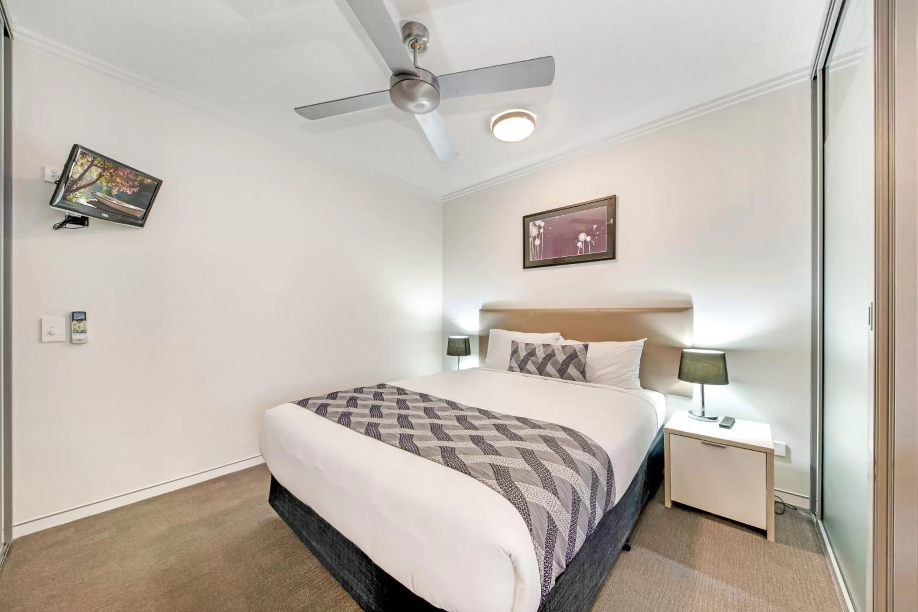 Bedroom, Bed in The Capitol Apartments