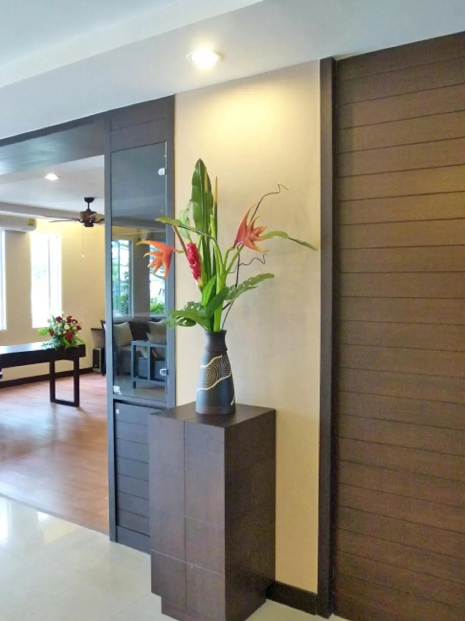 Lobby or reception in Sinsuvarn Airport Suite Hotel
