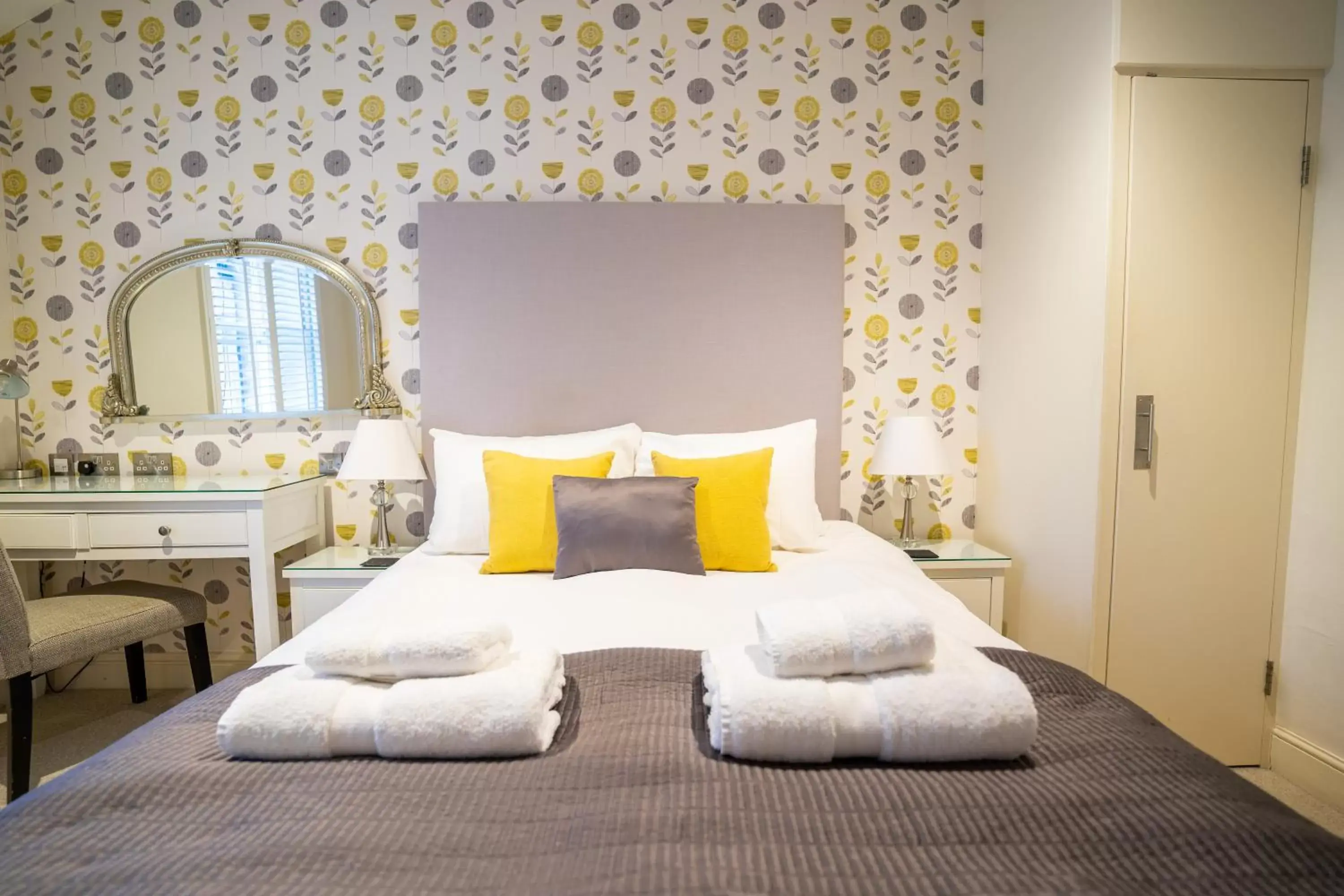 King Room in The Bear & Swan King Room in The Bear & Swan