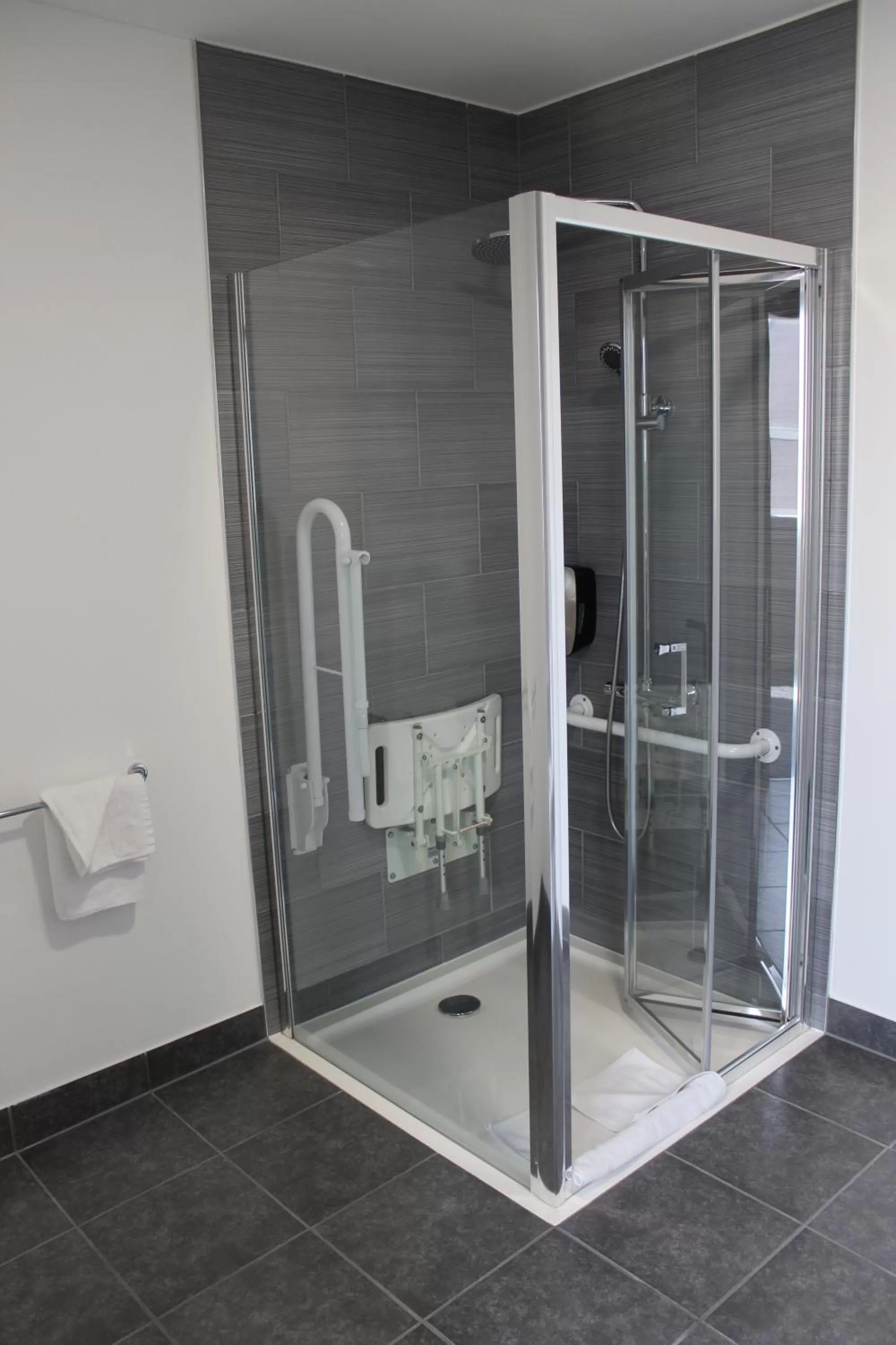 Bathroom in Milton Manchester Hotel