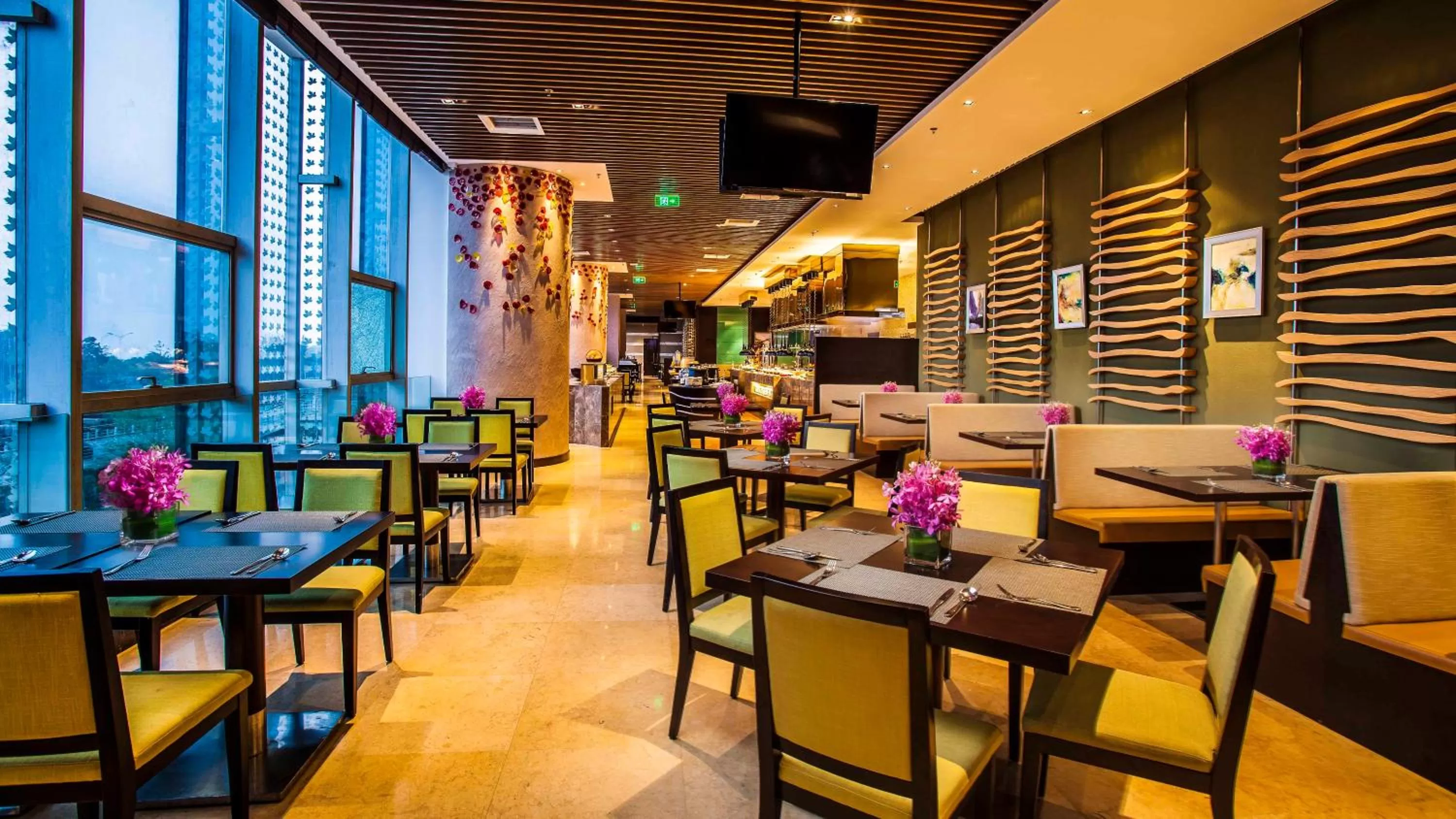 Restaurant/places to eat in Holiday Inn Nanchang Riverside by IHG