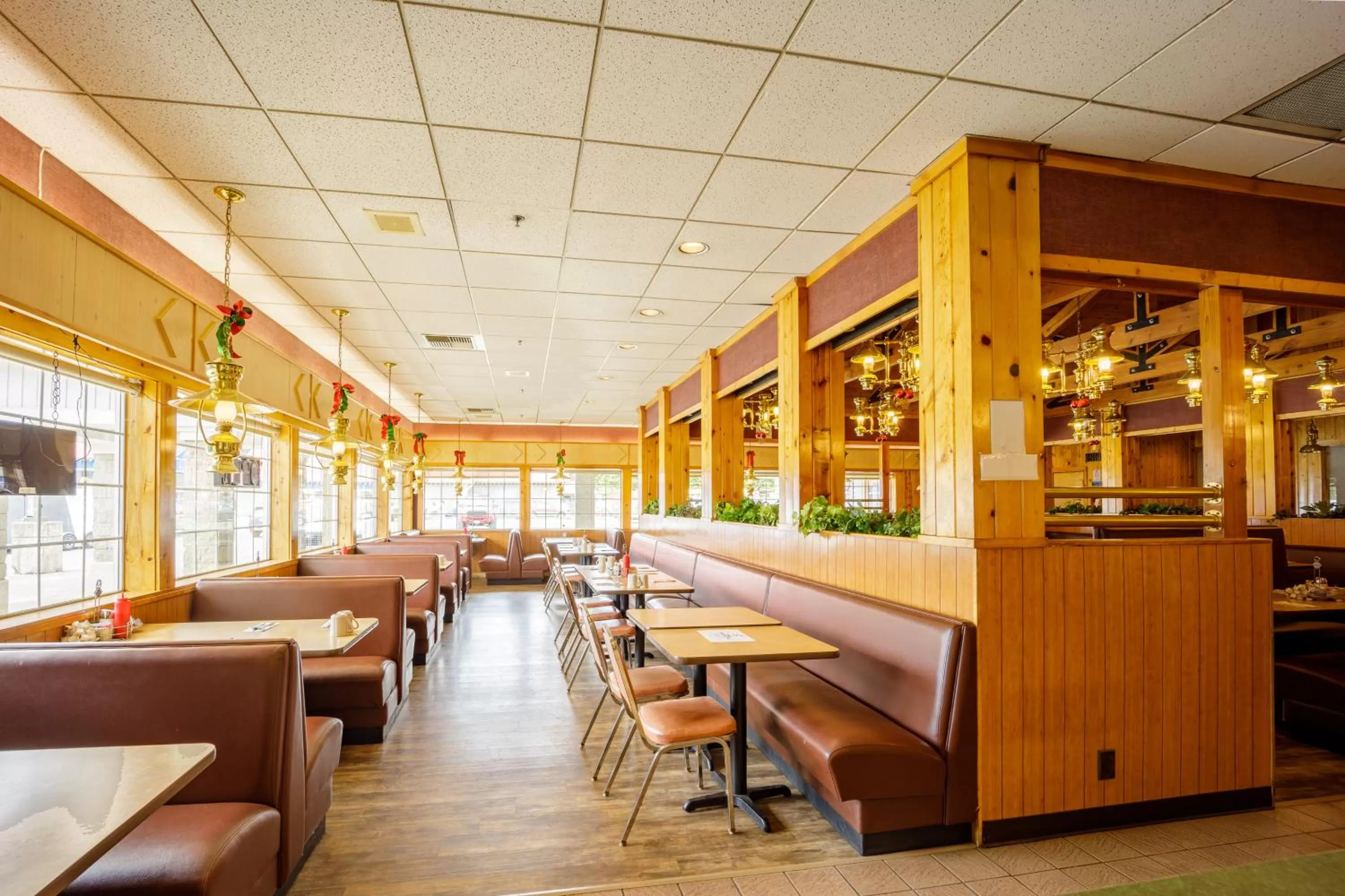 Restaurant/places to eat in The Summit Inn