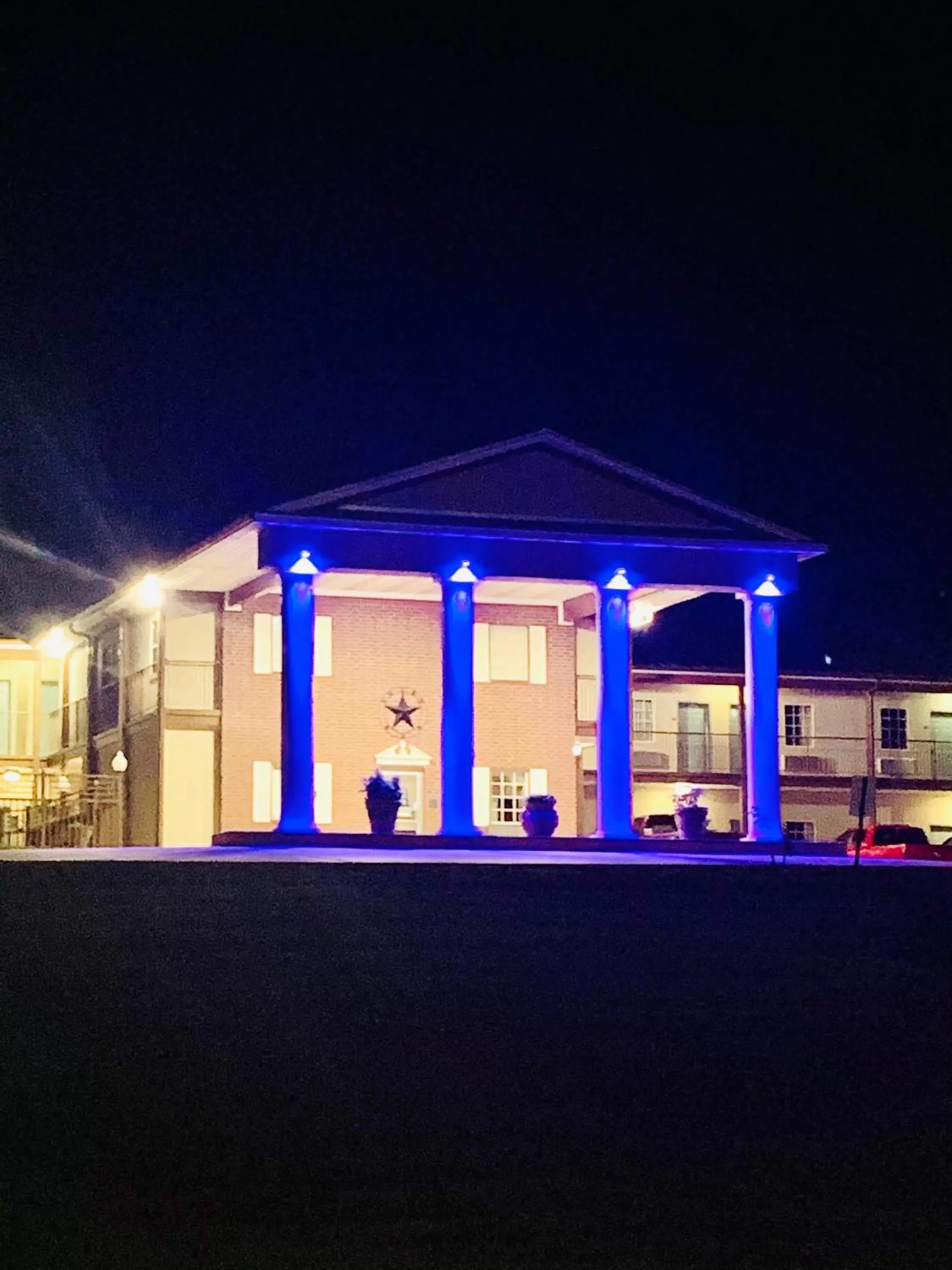 Facade/entrance in Weston Inn & Suites