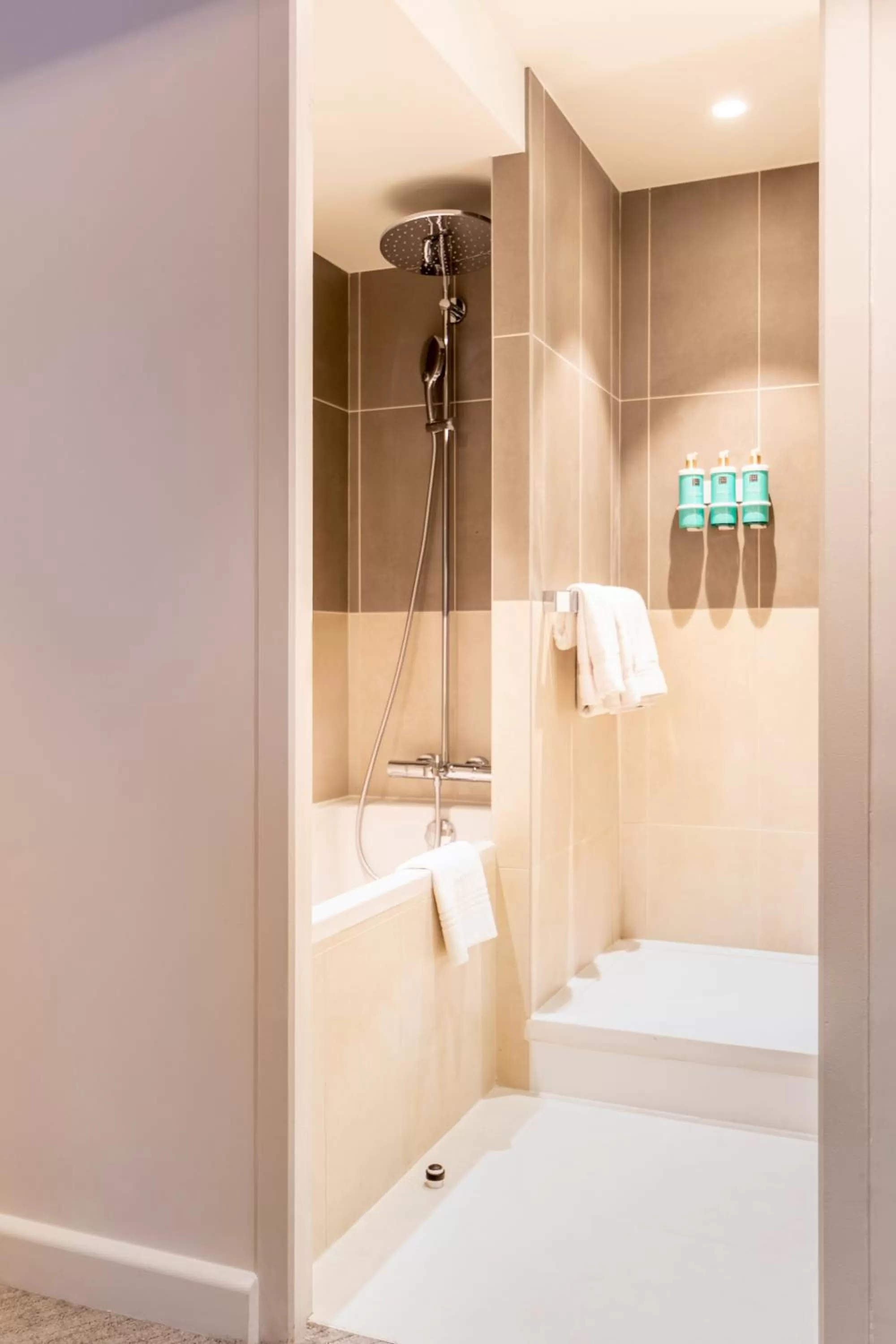 Bathroom in Novotel Paris Orly Rungis Aéroport