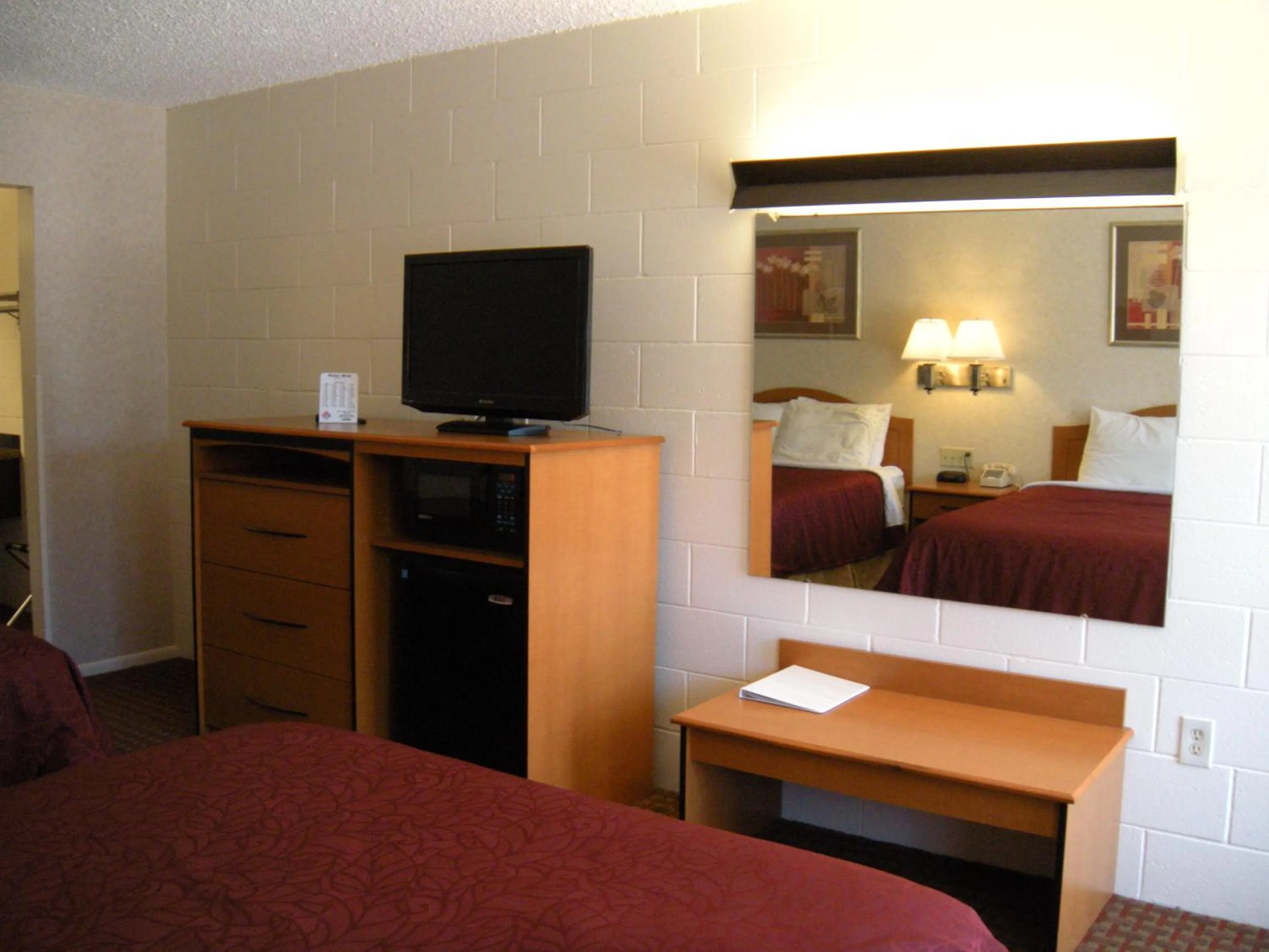 TV and multimedia, Bed in Motel West