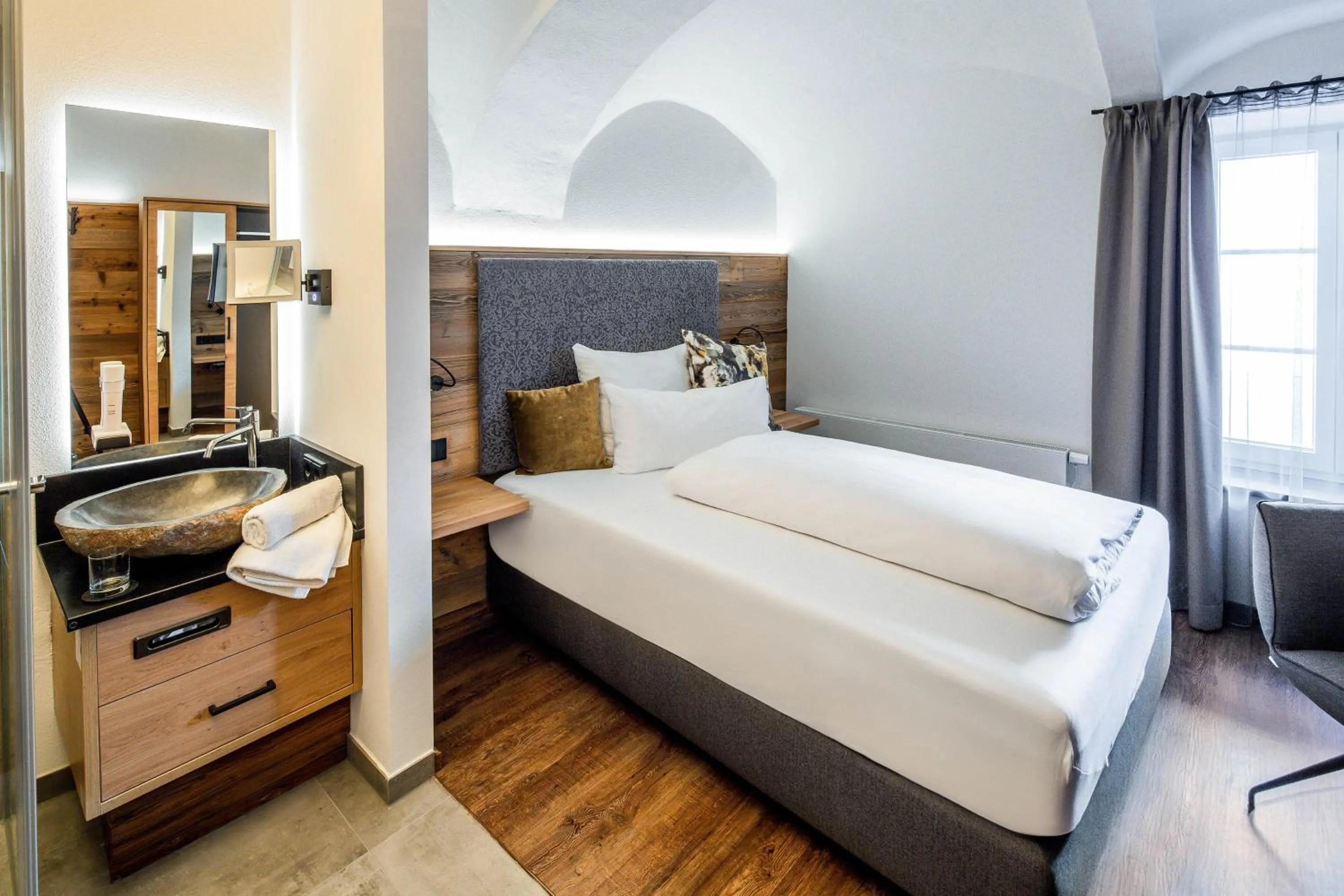 Bed in Hotel Zum Stemplinger Hansl