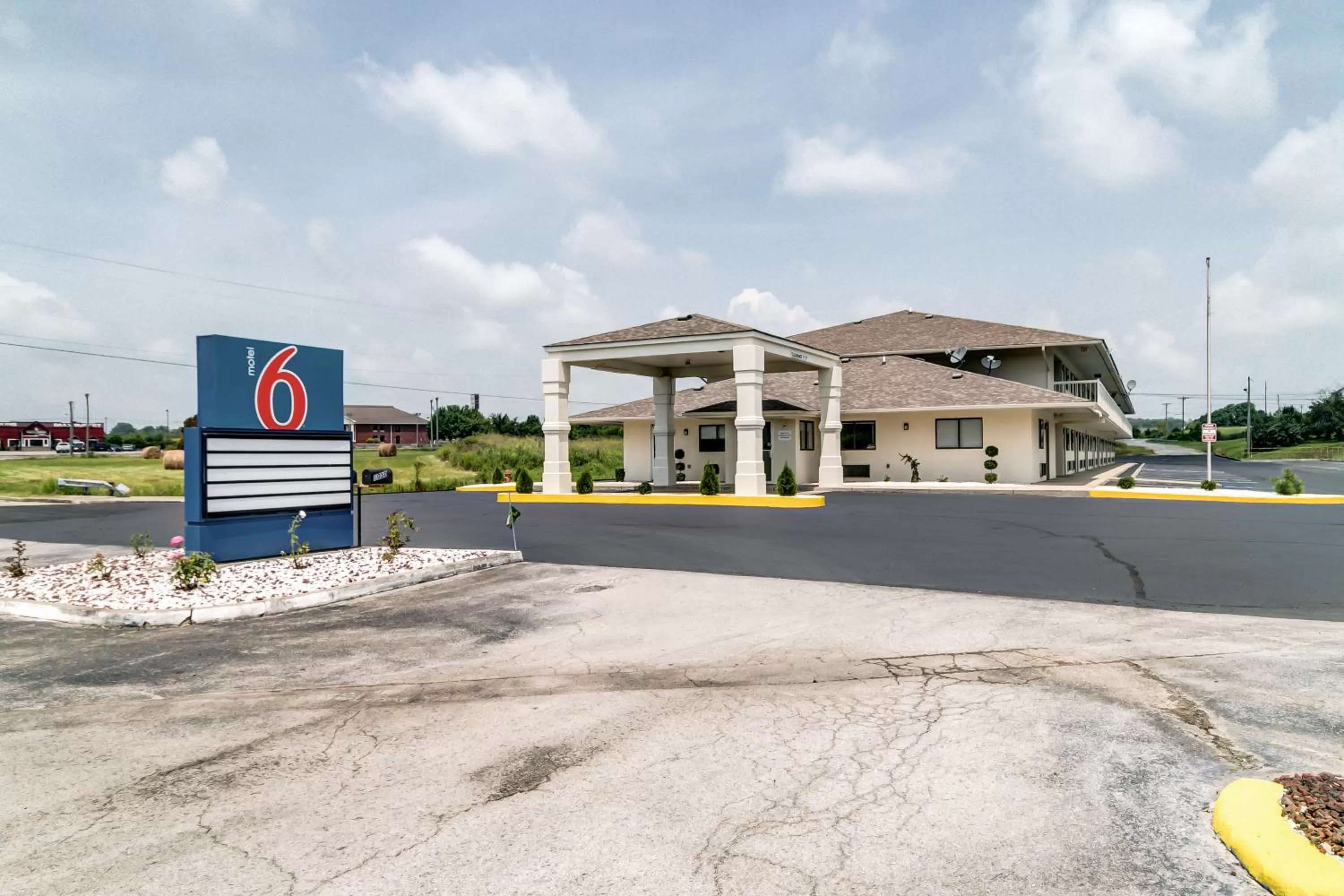 Property building in Motel 6-Berea, KY