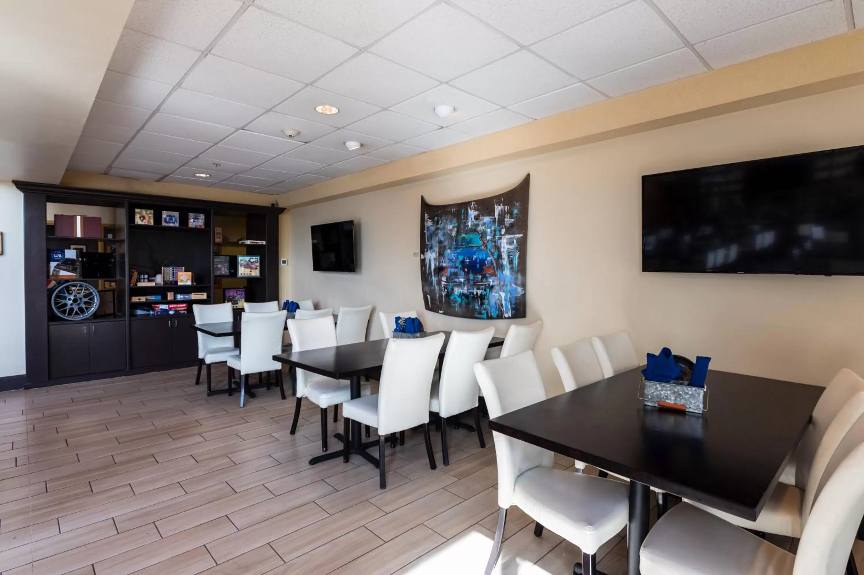 Restaurant/places to eat in SEVEN Sebring Raceway Hotel