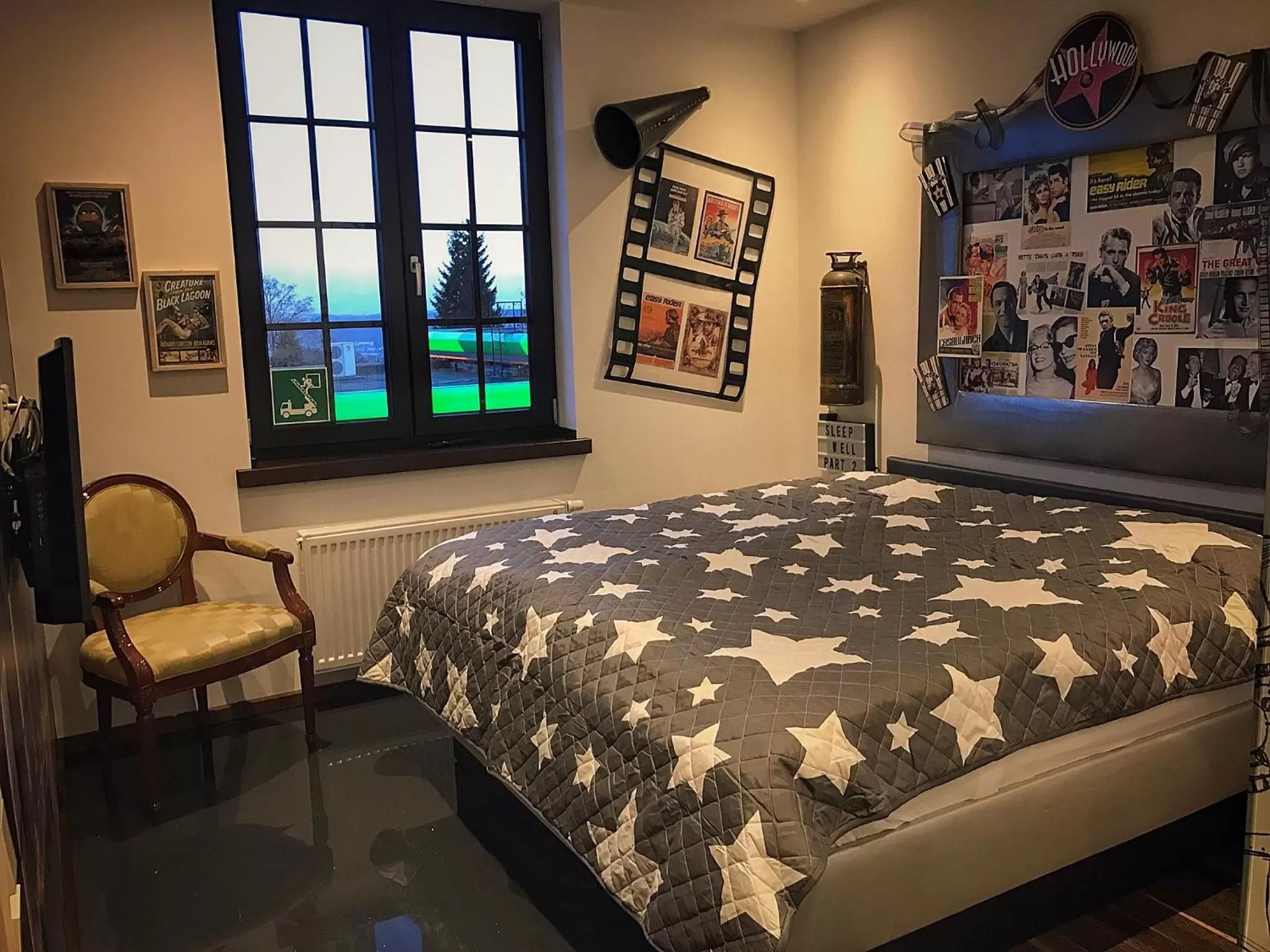 Photo of the whole room, Bed in Road Stop Wuppertal