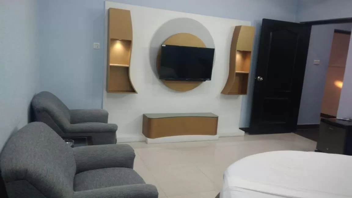 TV/Entertainment Center in Hotel Grace inn