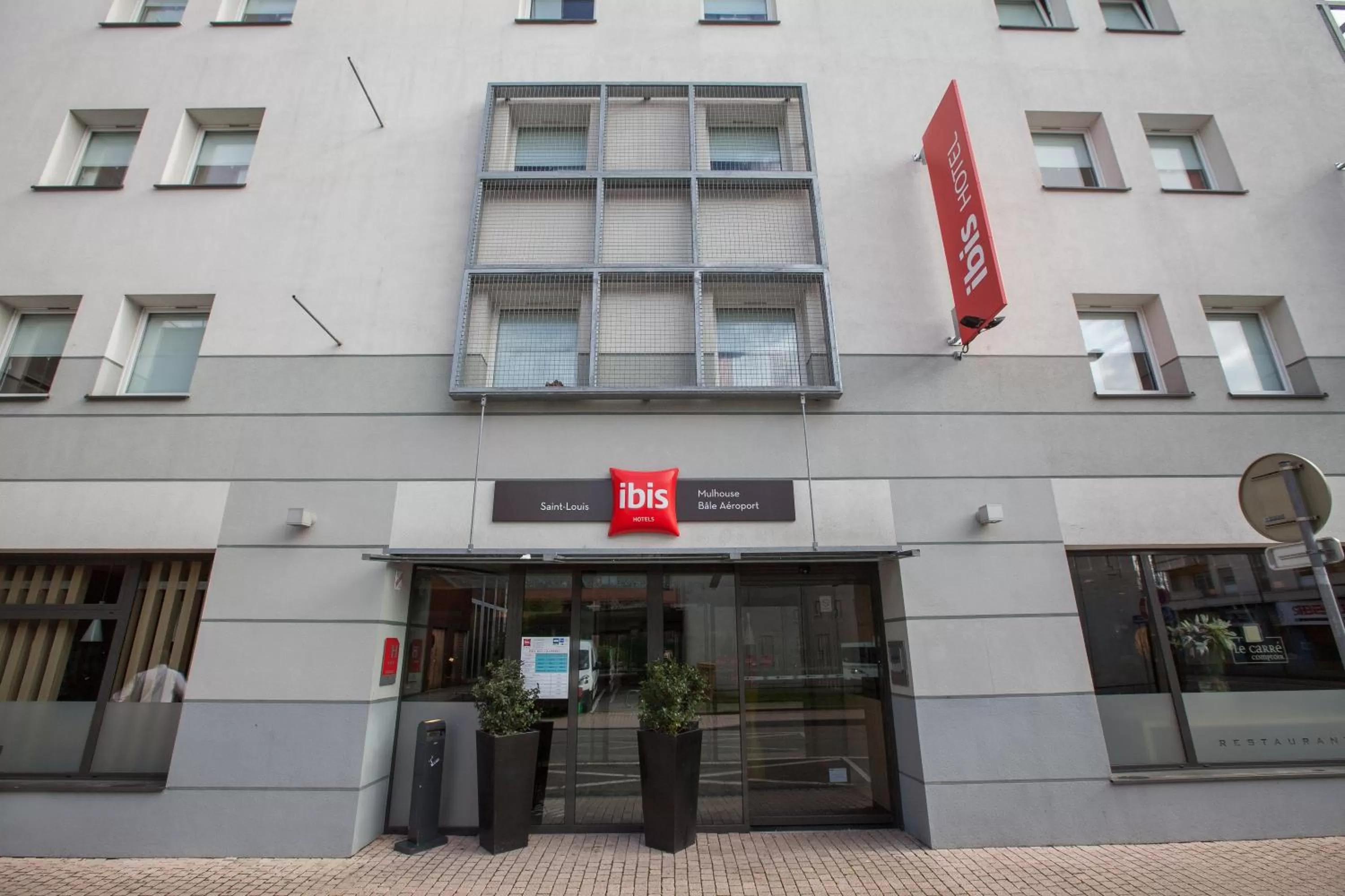 Facade/entrance in Ibis Aéroport Bâle Mulhouse