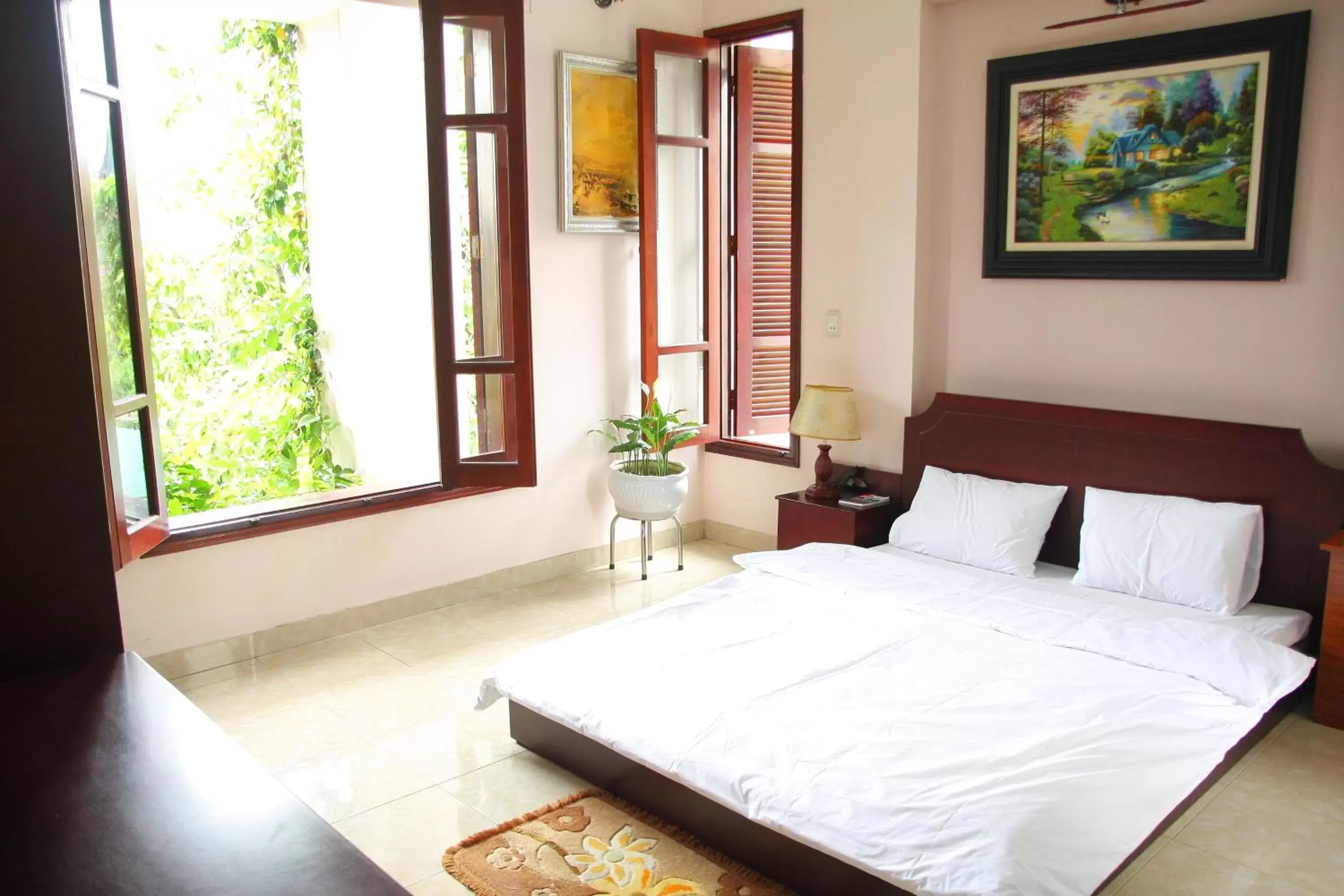 Deluxe Queen Room in Hạ Long Lily Homestay Deluxe Queen Room in Hạ Long Lily Homestay