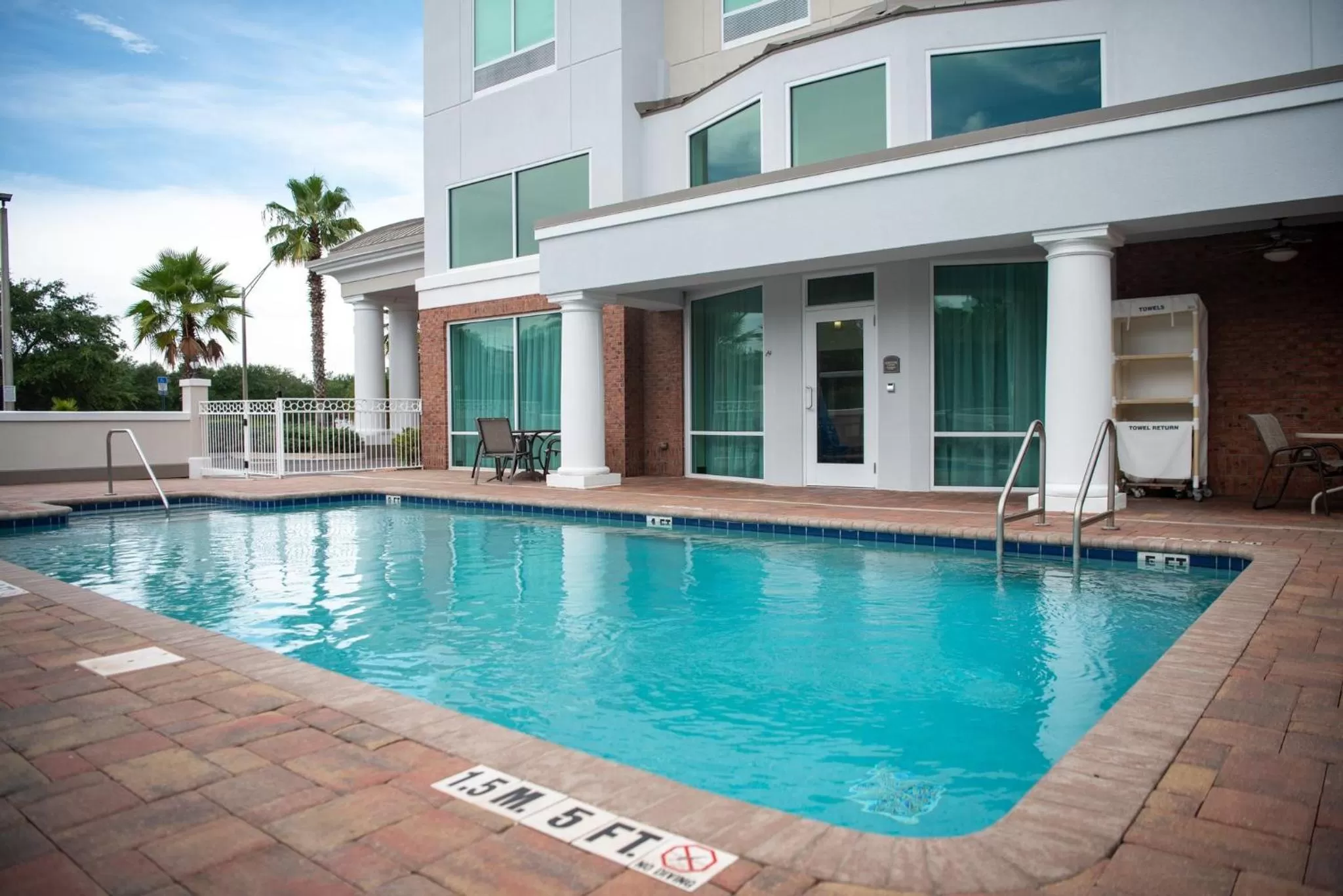 Swimming pool in Holiday Inn Express Hotel & Suites Chaffee - Jacksonville West by IHG