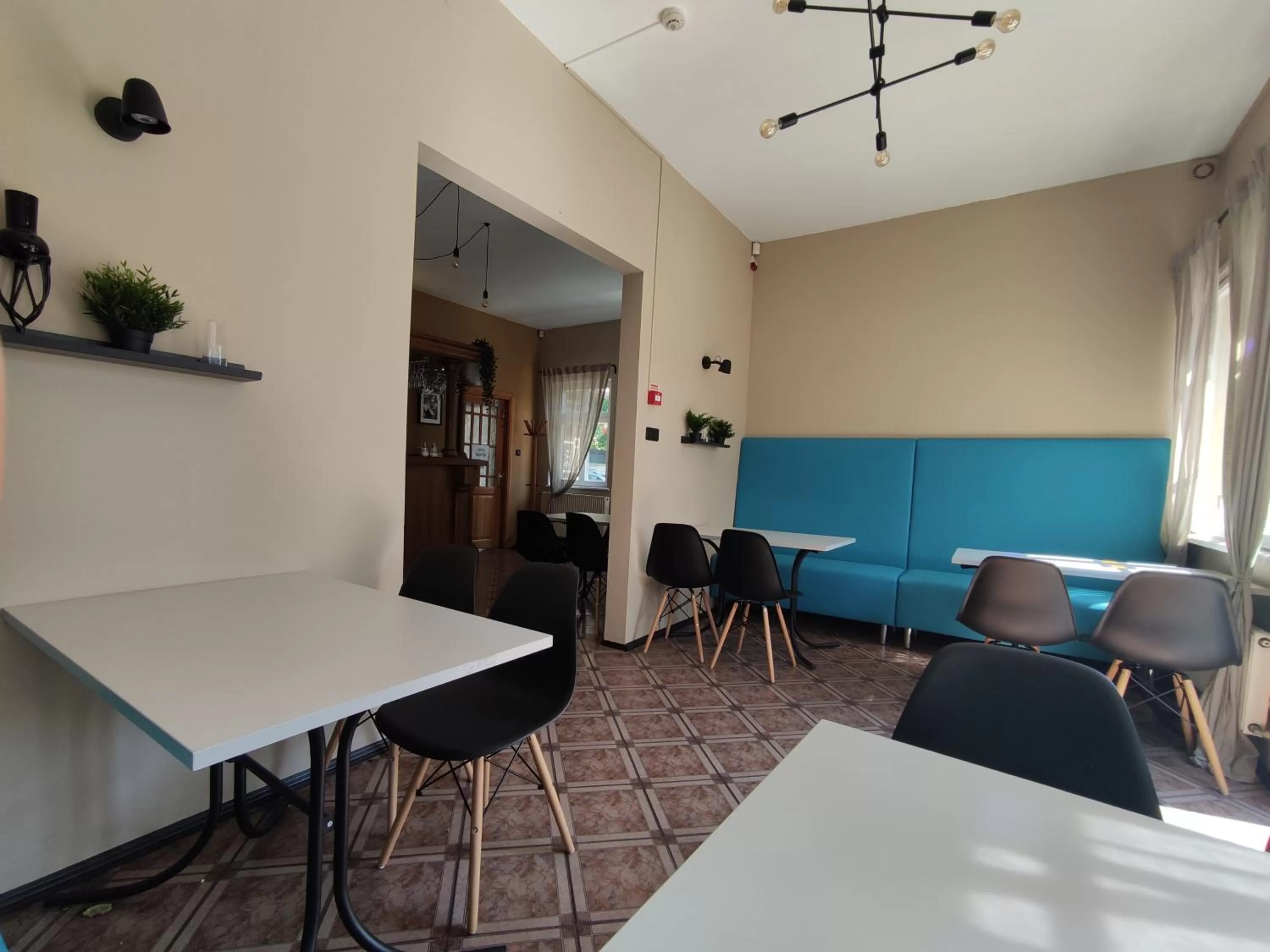 Restaurant/places to eat in Elīna