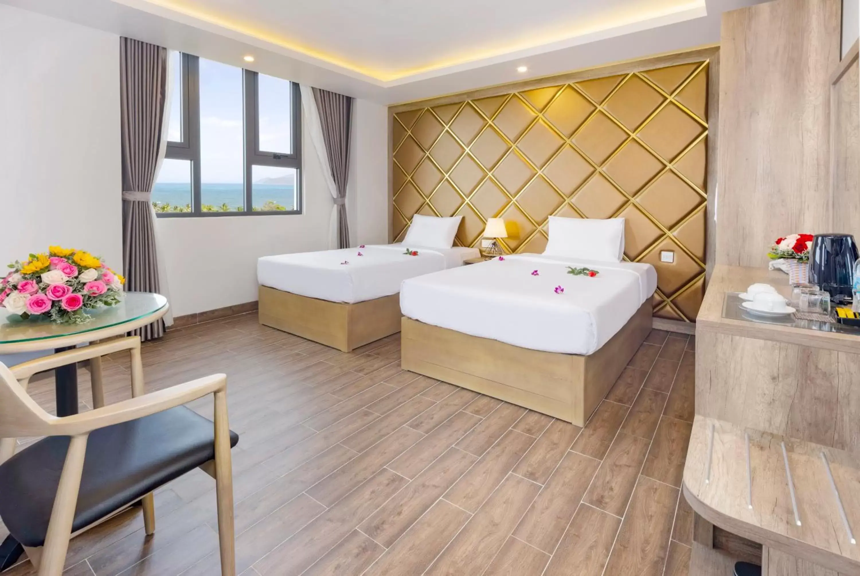 Deluxe Twin Room with Sea View in Azura Gold Hotel & Apartment Deluxe Twin Room with Sea View in Azura Gold Hotel & Apartment