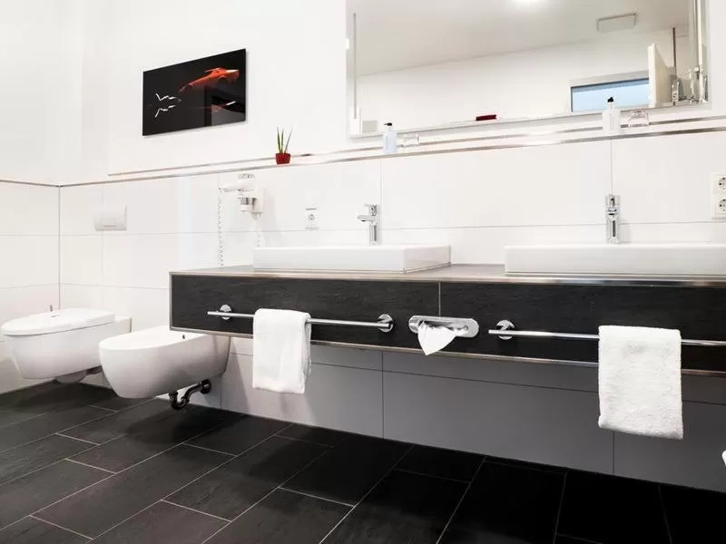 Bathroom in Hennedamm Hotel