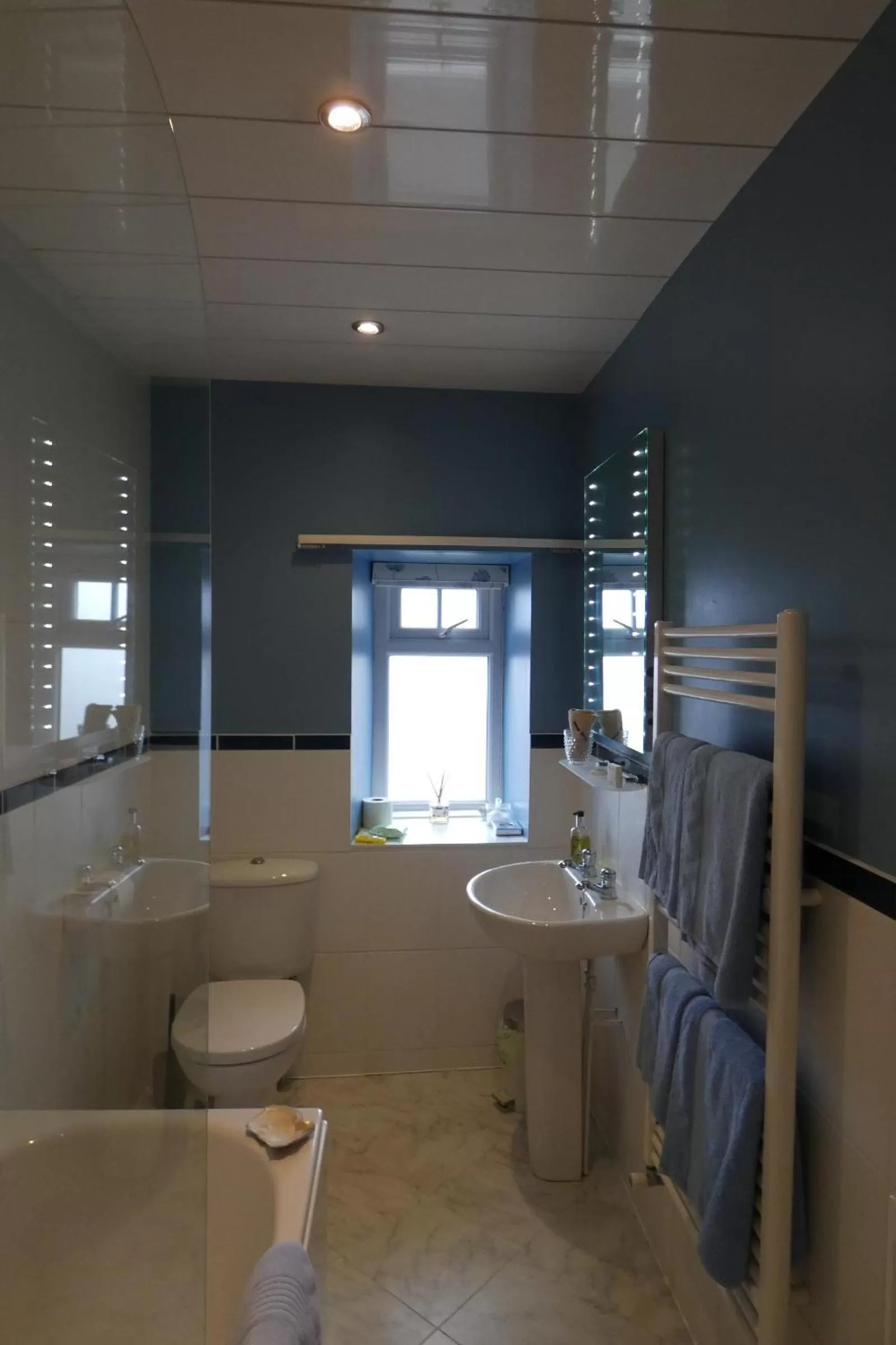 Bathroom in Kentwood Guest House