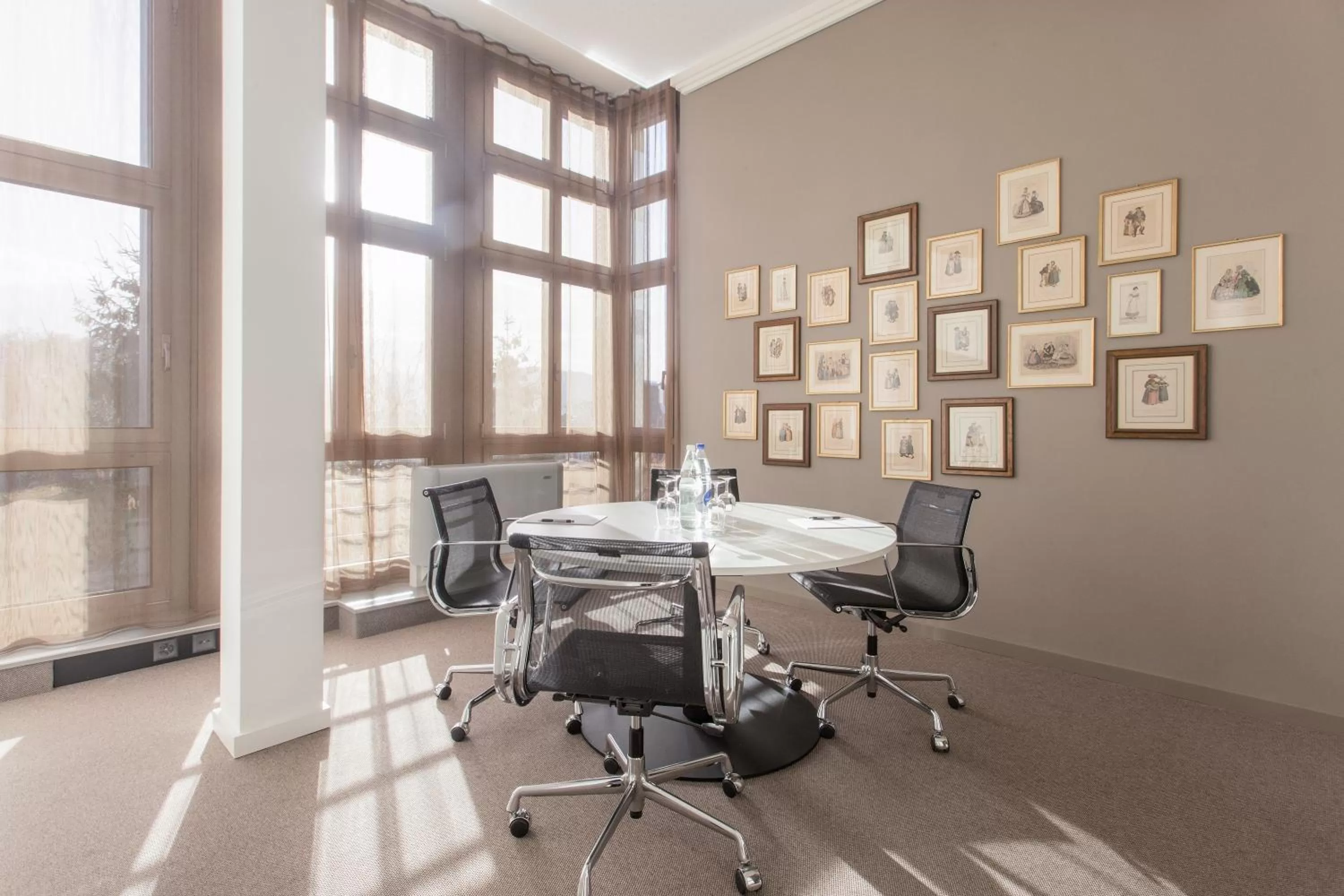 Meeting/conference room in EMA House Hotel Suites