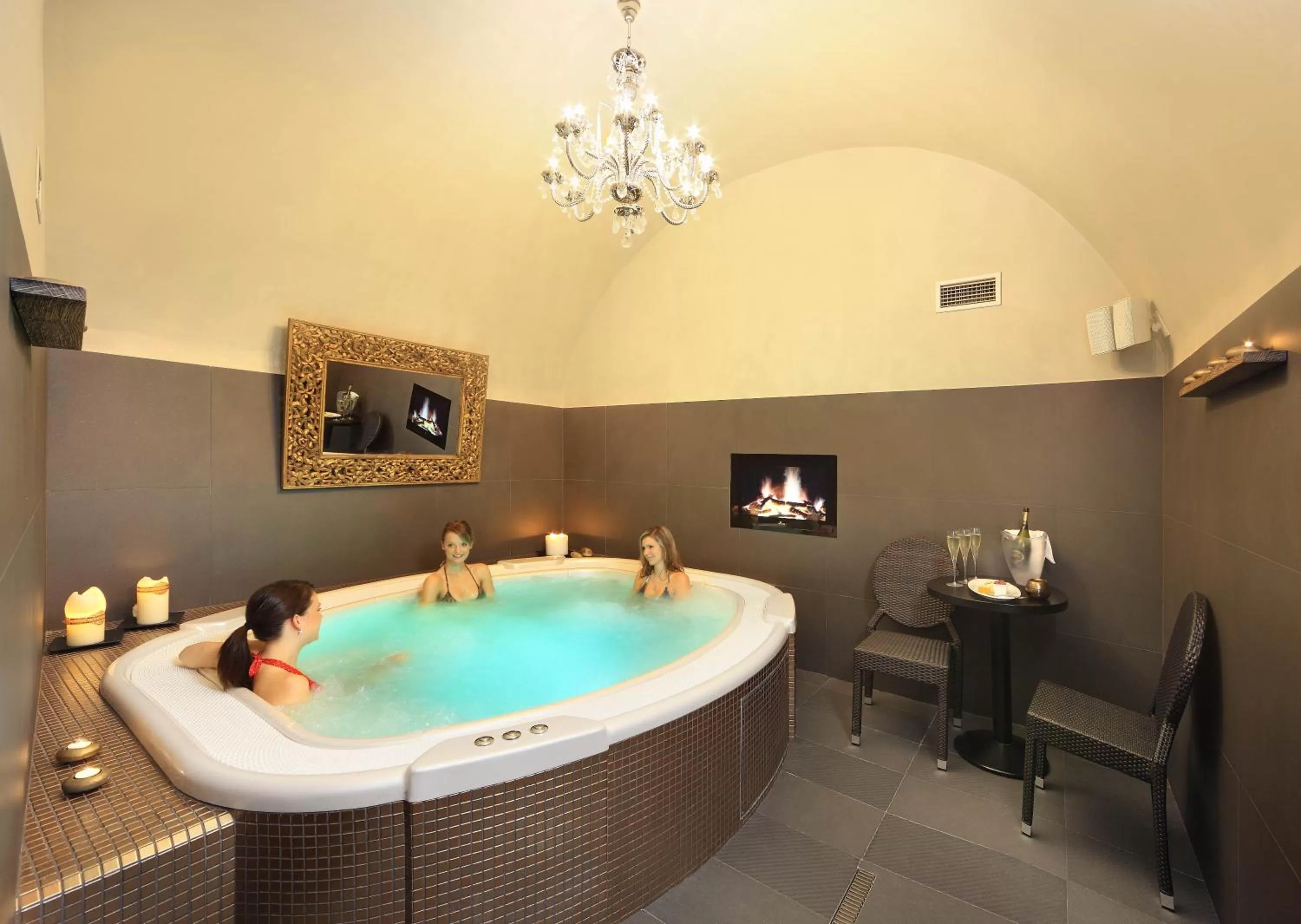 Hot Tub in Chateau St. Havel - Wellness Hotel