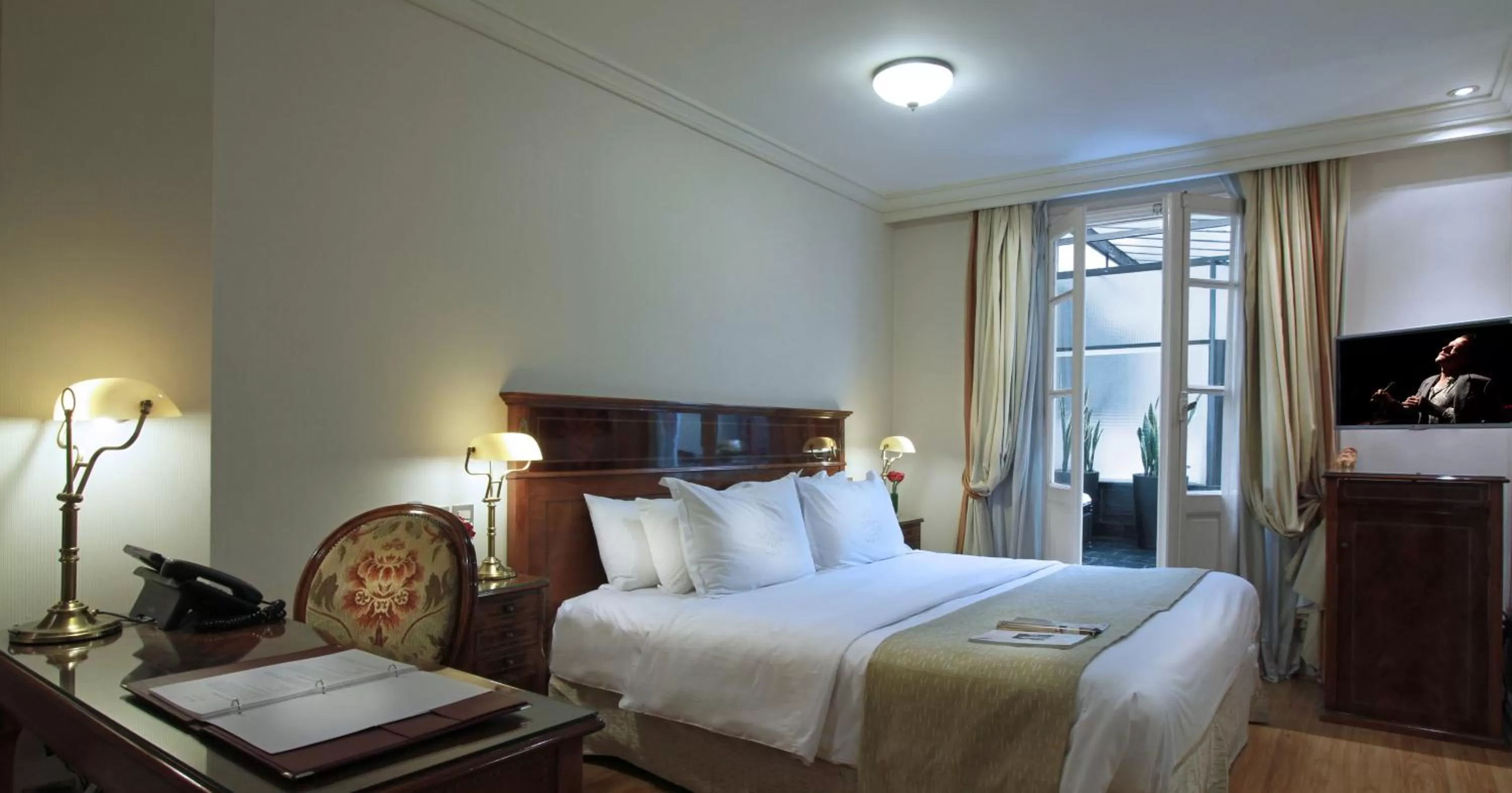 Photo of the whole room, Bed in Melia Recoleta Plaza Hotel