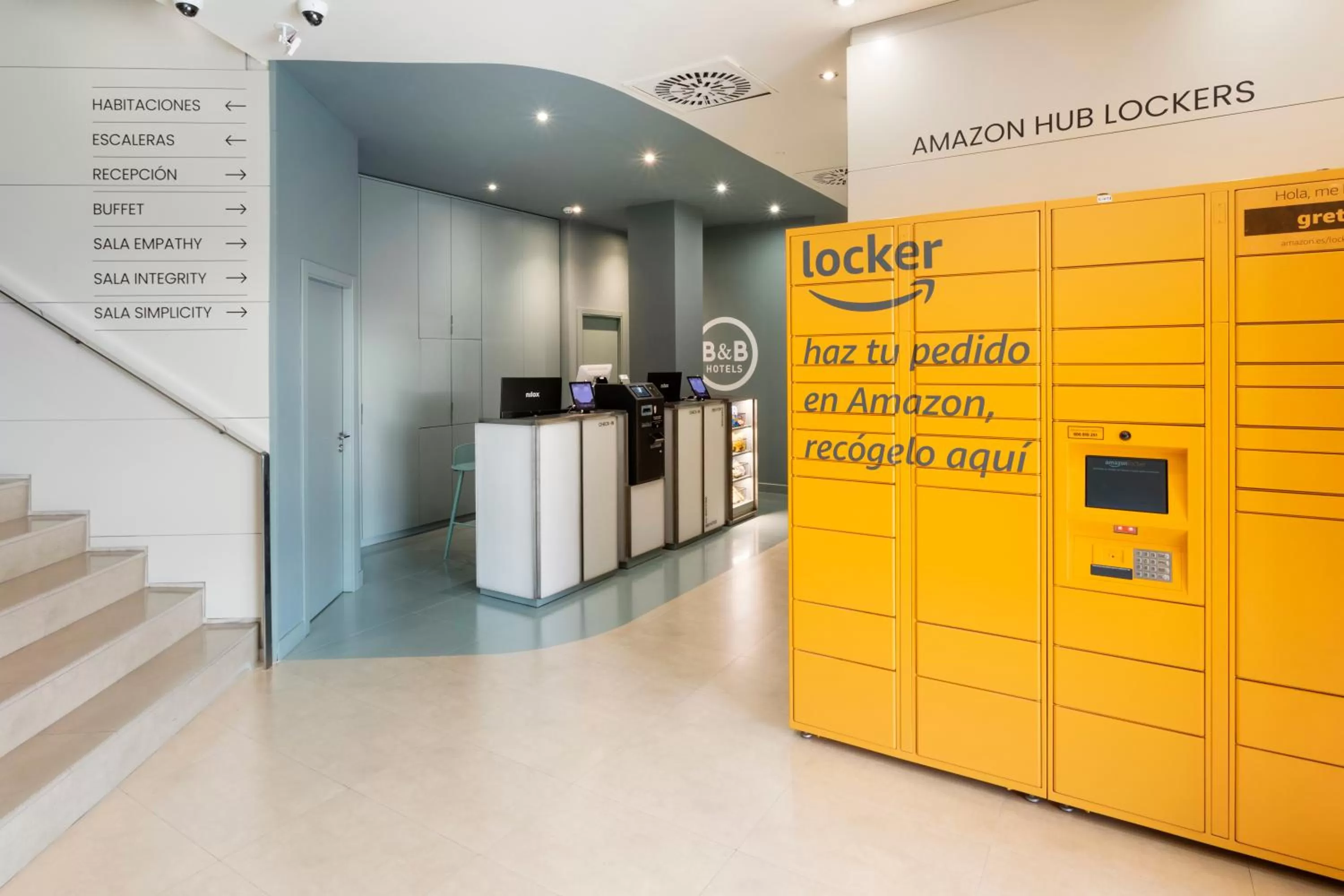 Lobby or reception in B&B HOTEL Elche