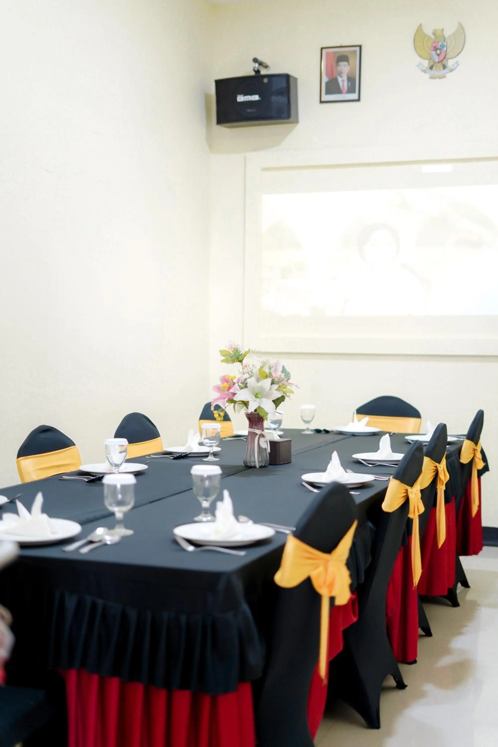 Meeting/conference room in Front One Hotel Purwodadi