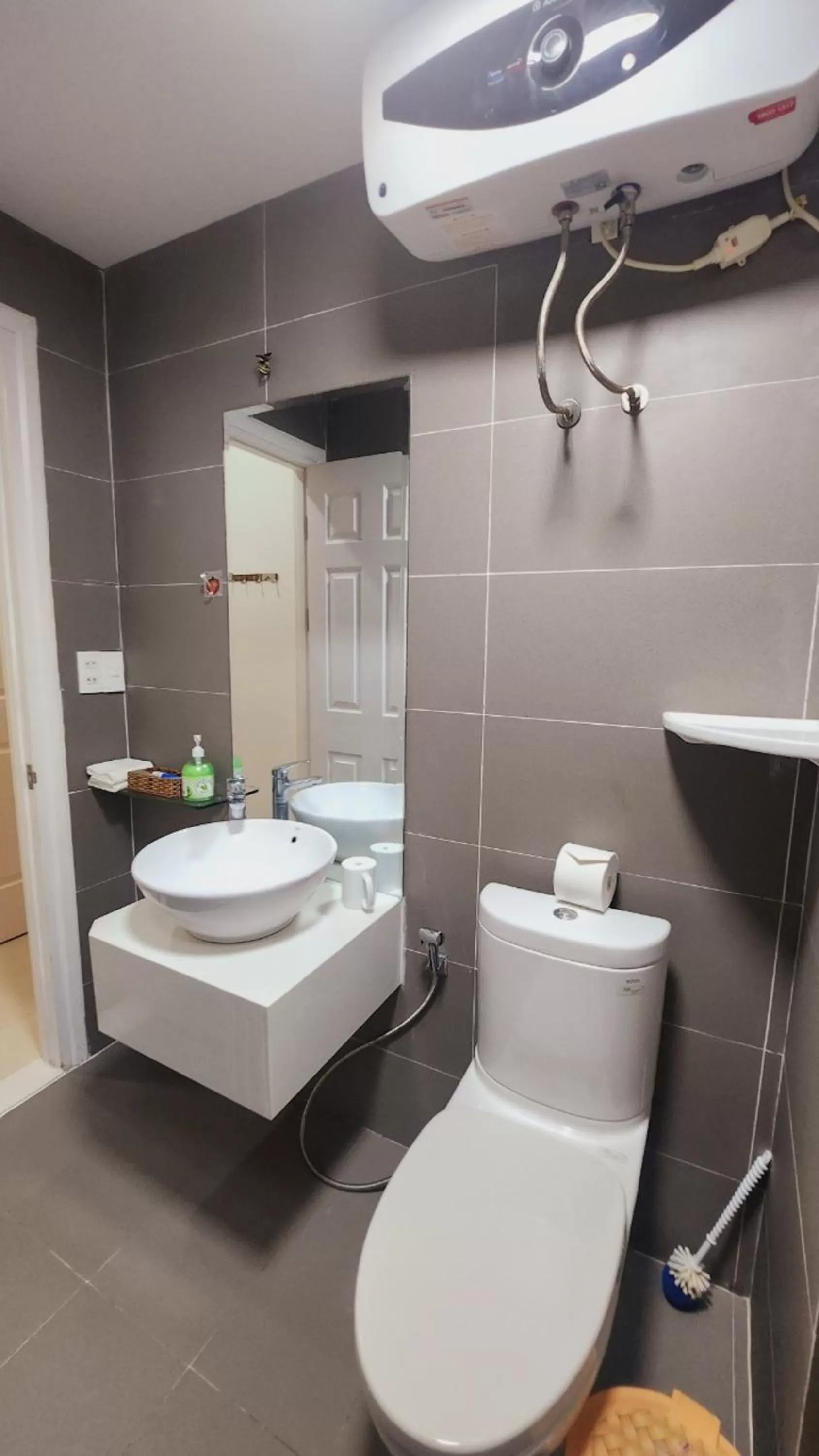 Shower in Scenic Valley Suite