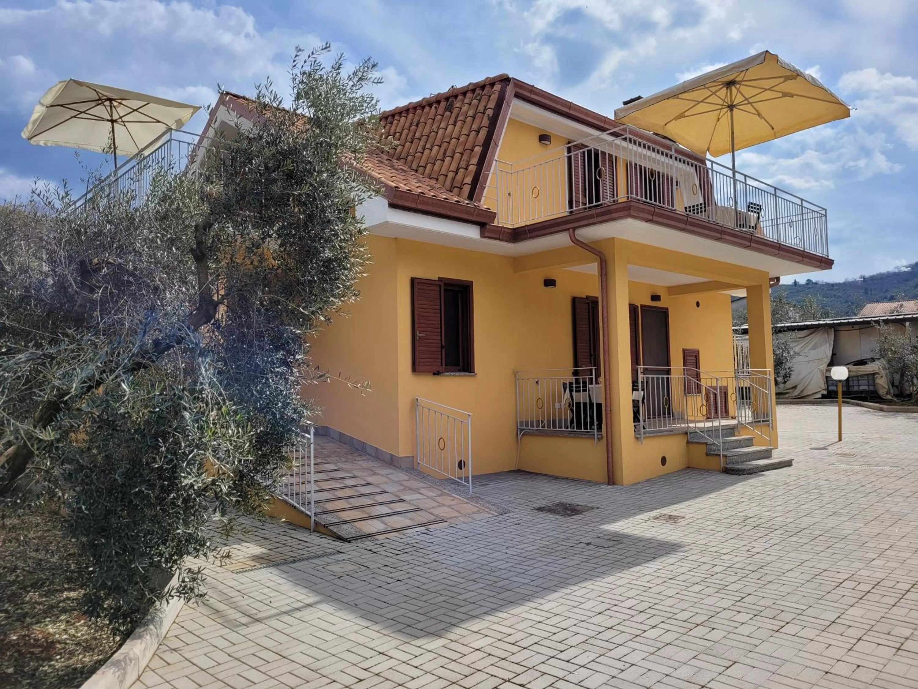 Alloggio turistico Magnifico Alessandro Valle Bernardo 04025 Lenola nei pressi di Fondi LT