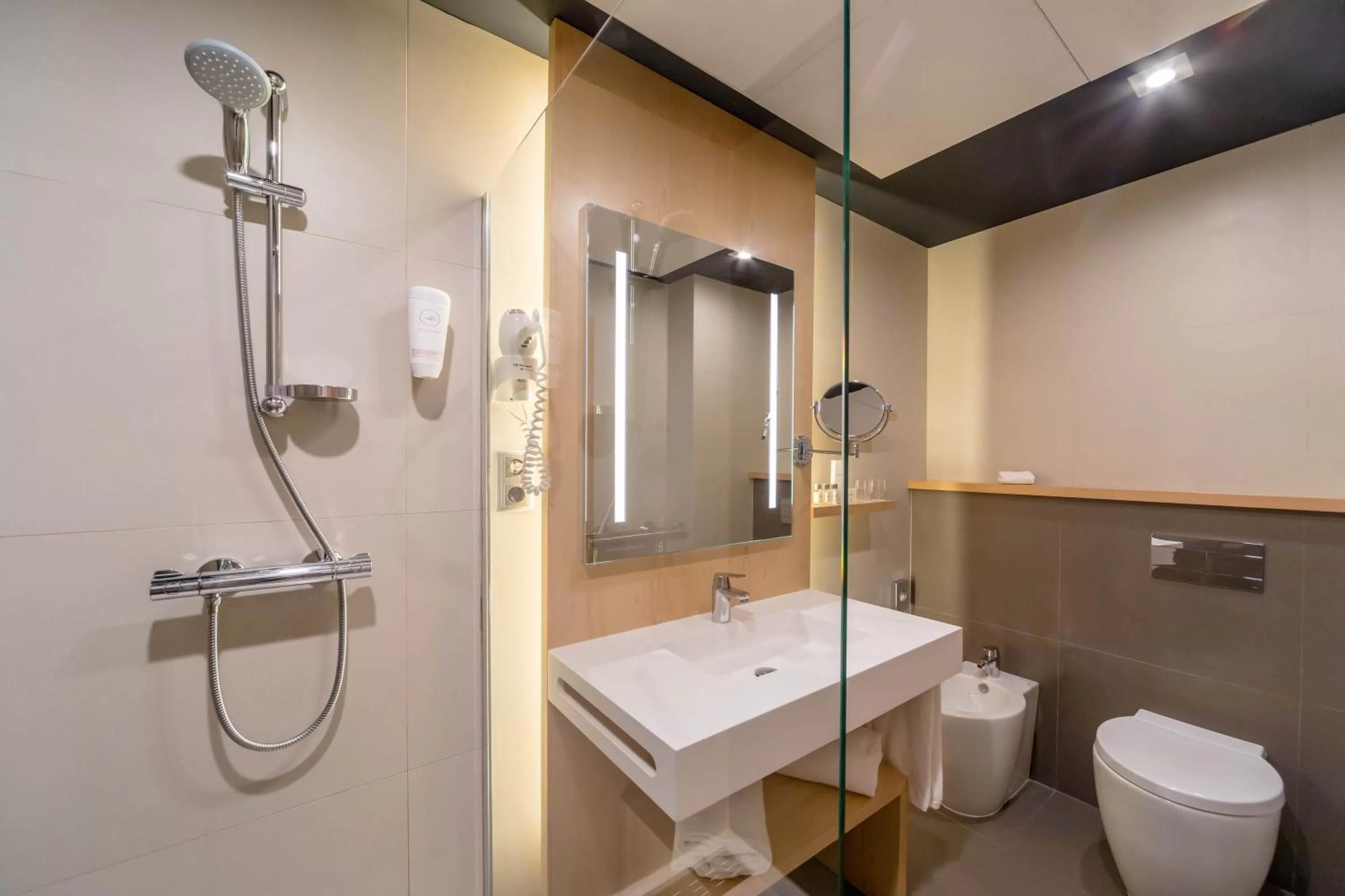 Shower in Barceló Murcia Siete Coronas