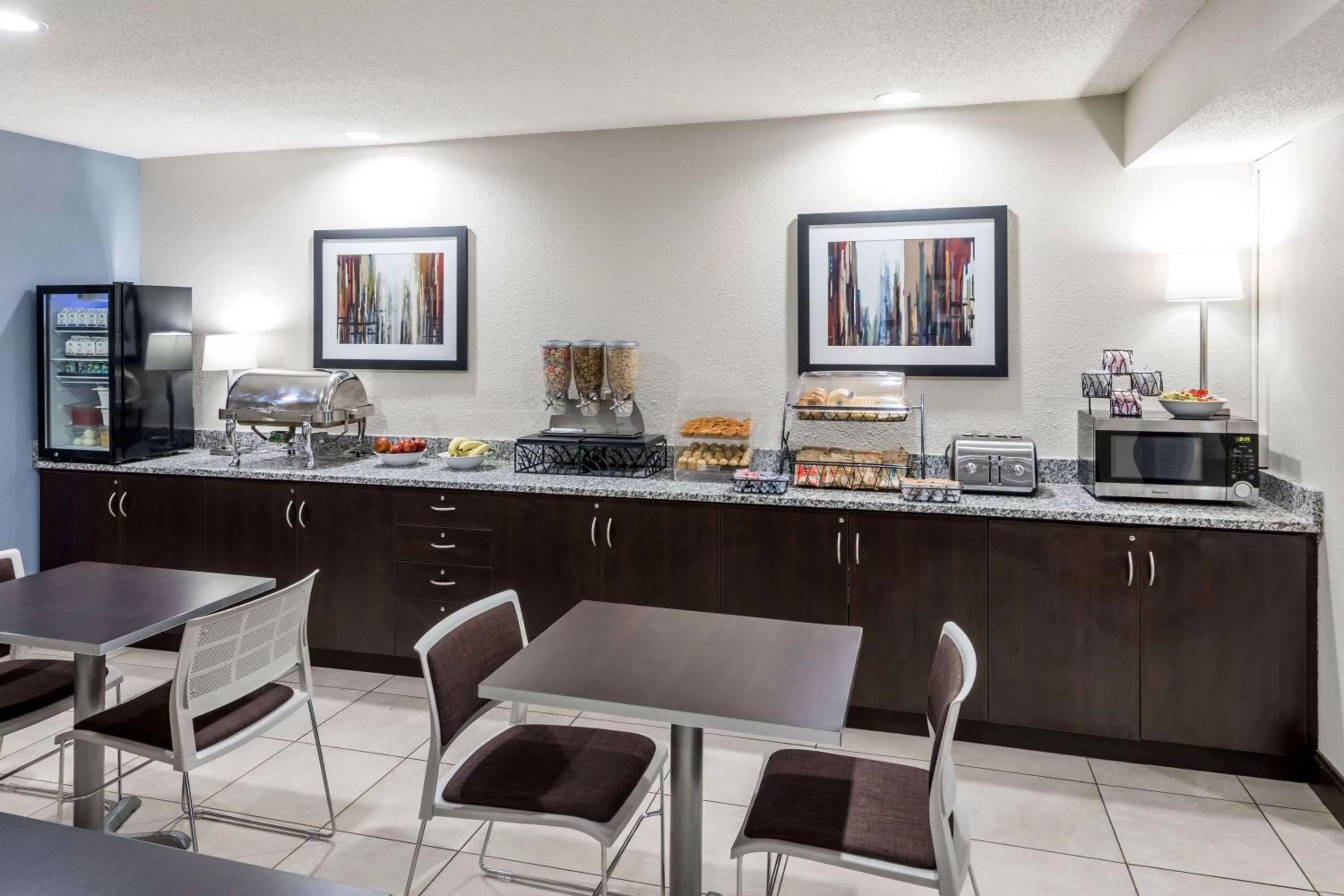 Restaurant/places to eat in Microtel Inn & Suites - Greenville