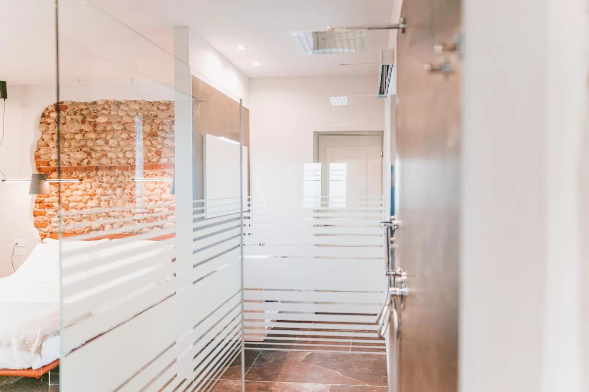 Shower in La Tenuta di Santo Stefano Agri Resort & Spa