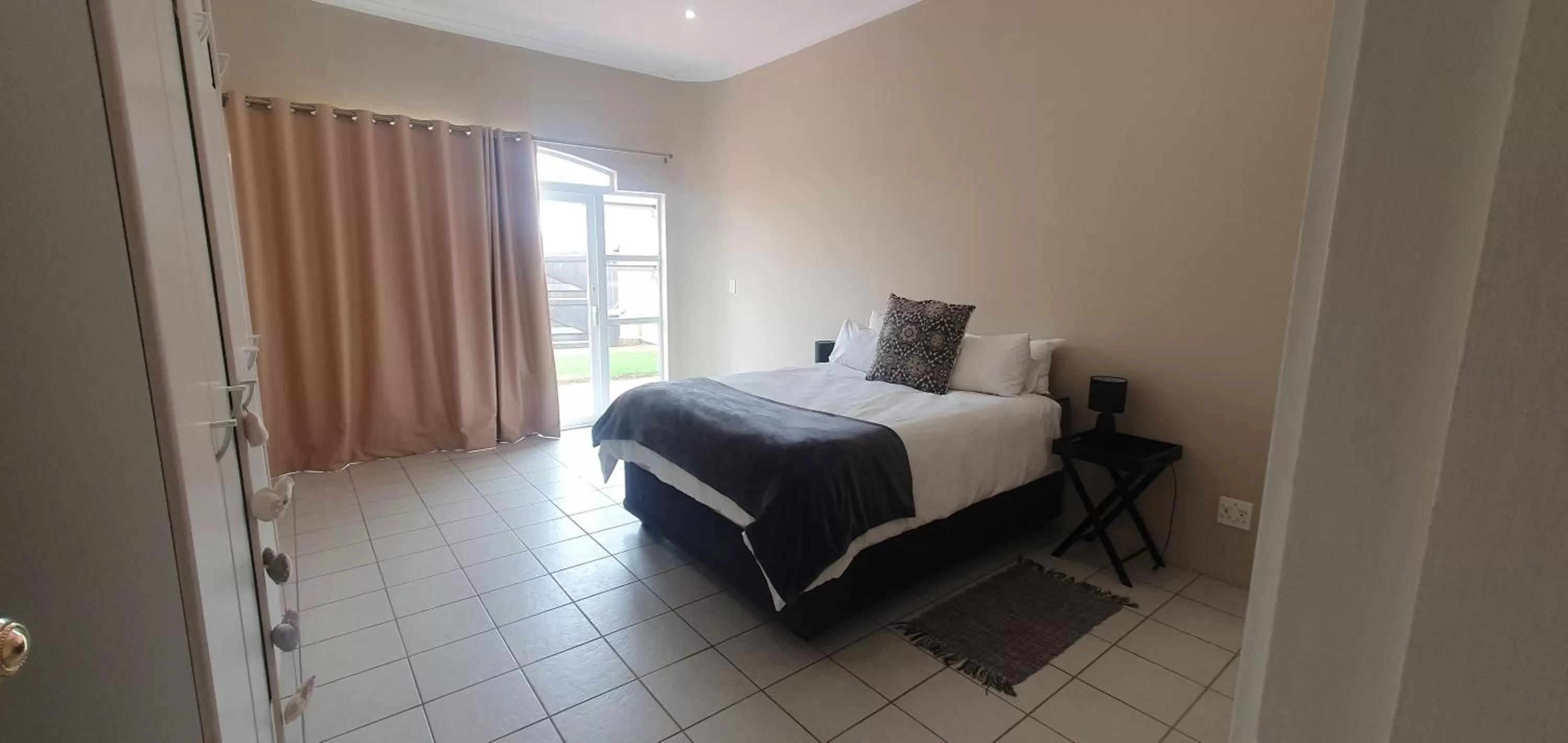 Bedroom, Bed in DESERT DREAMS B&B