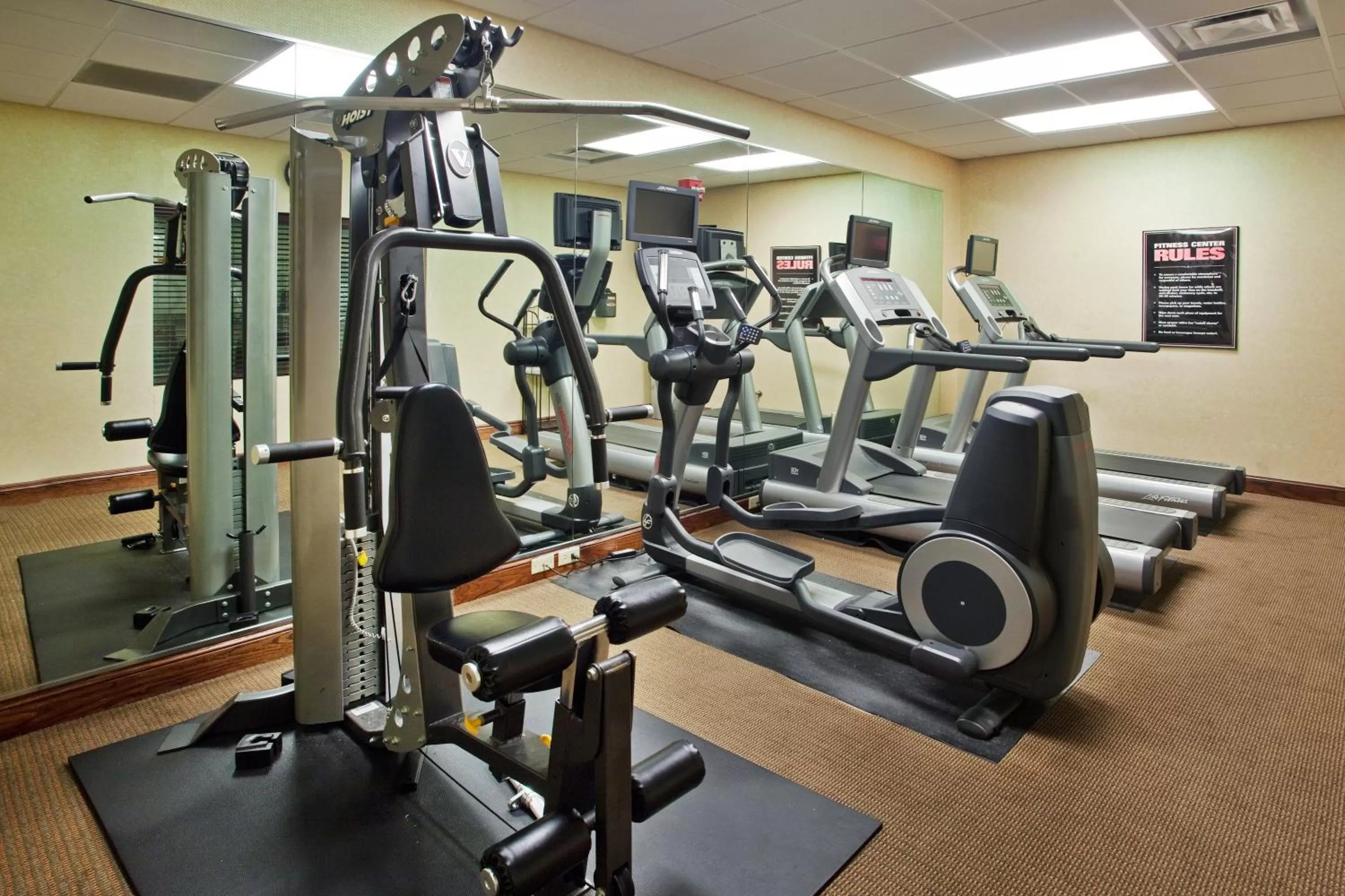 Fitness centre/facilities in Country Inn & Suites by Radisson, Athens, GA