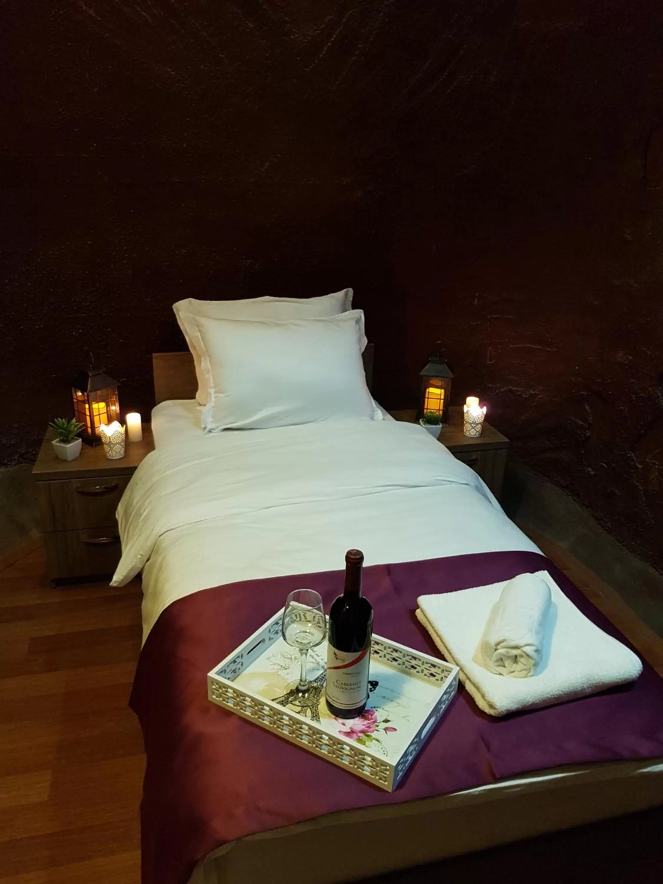 Bed in Hotel and winery LOZAR