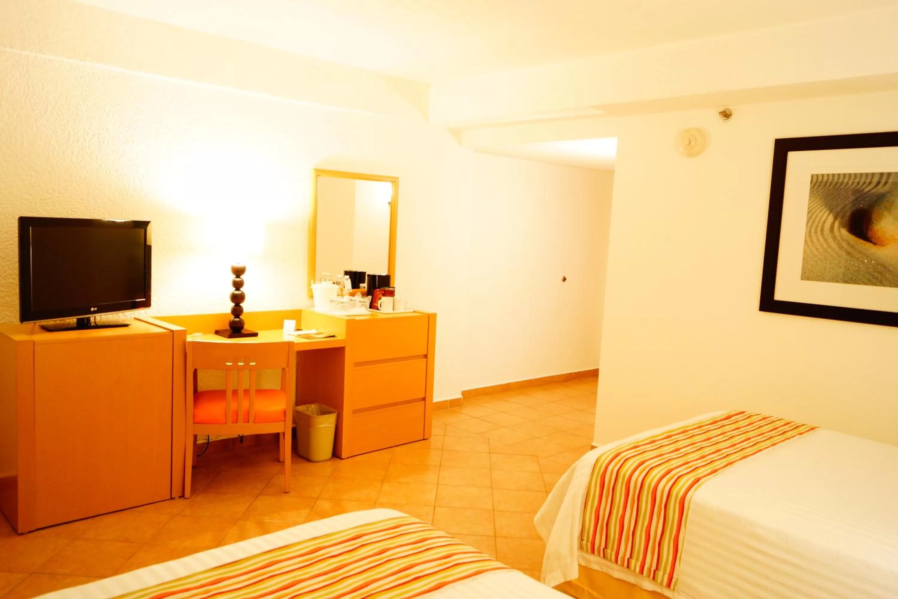 TV/Entertainment Center in Holiday Inn Resort Acapulco, an IHG Hotel