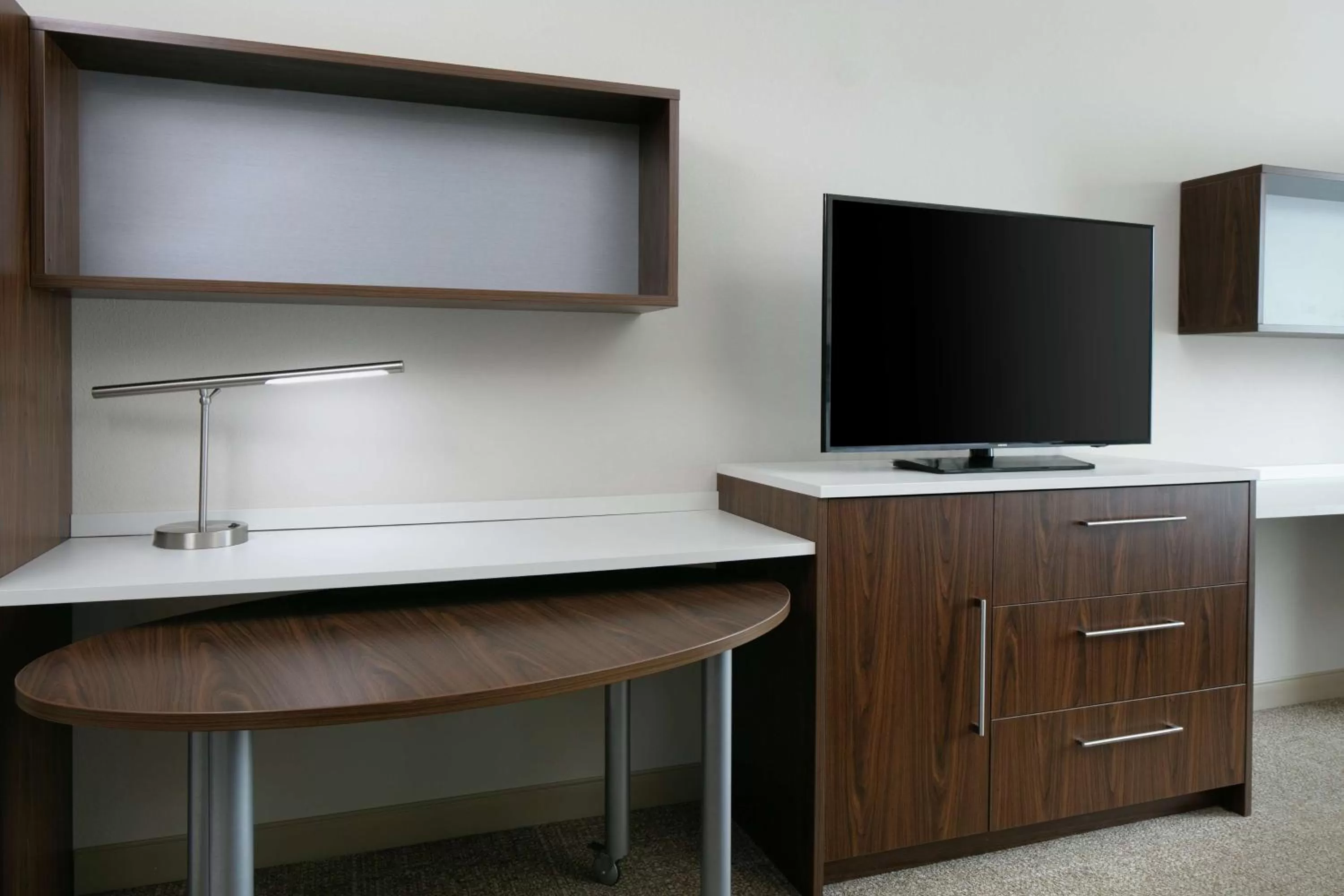 Bedroom in Home2 Suites By Hilton Menomonee Falls Milwaukee