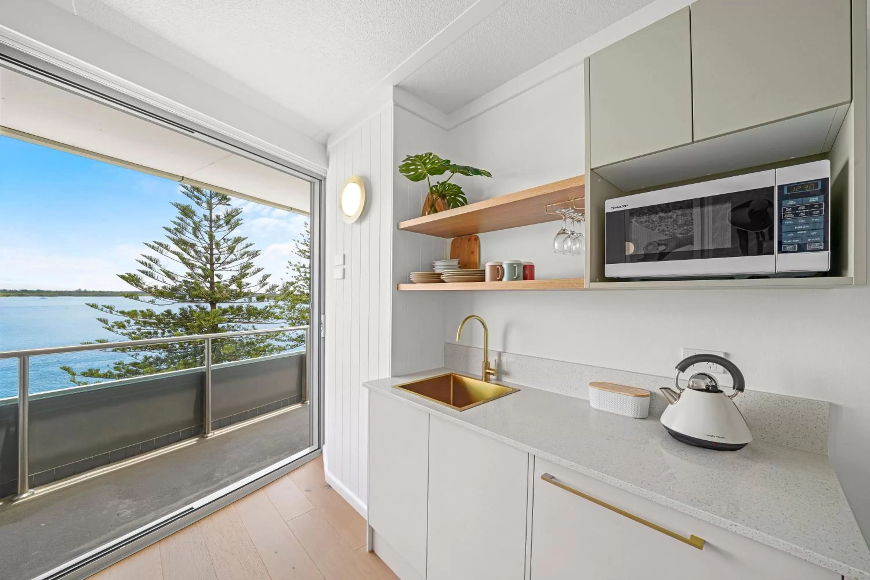 Kitchen or kitchenette in The Mid Pacific