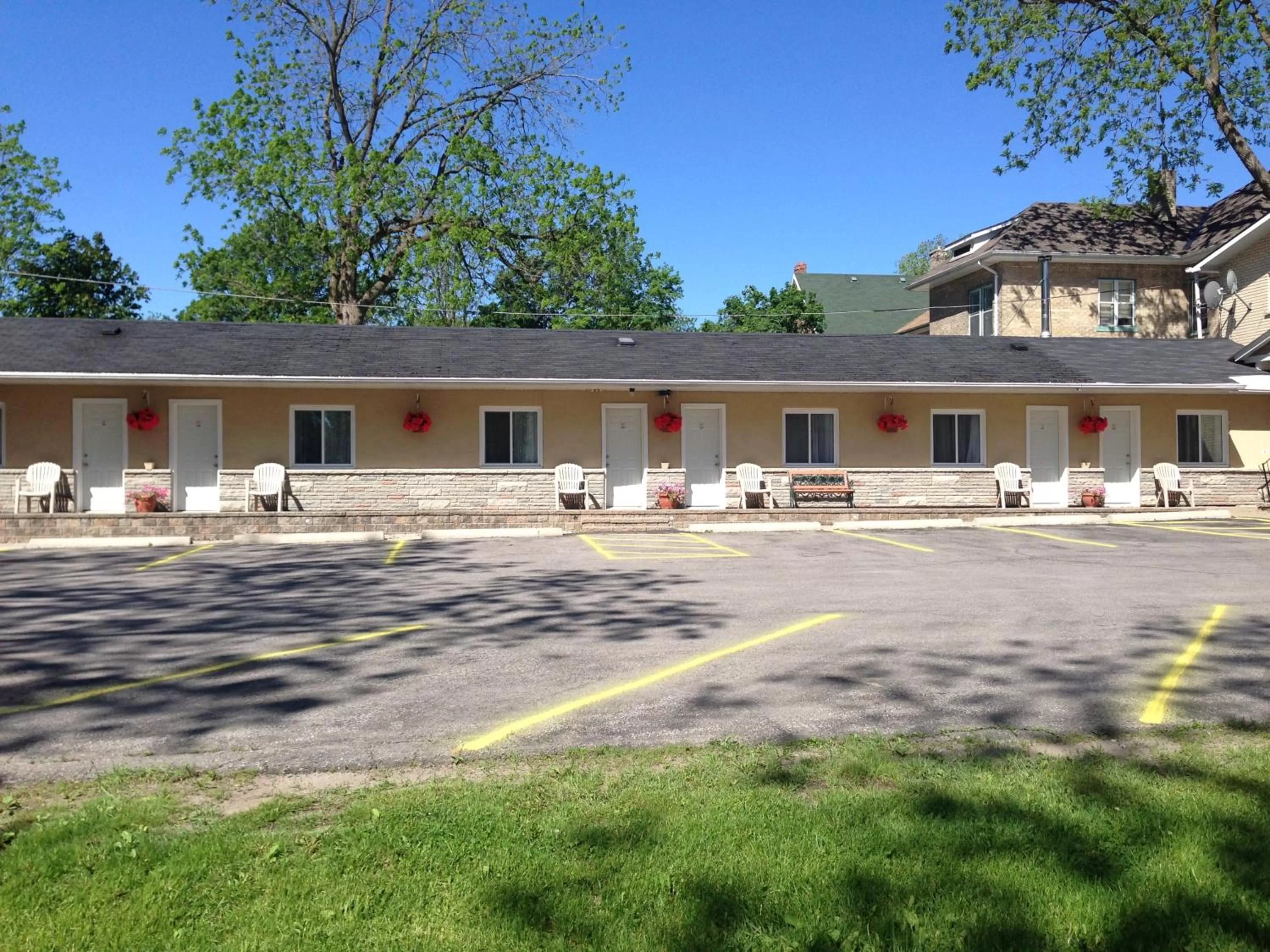Facade/entrance in Kent Inn