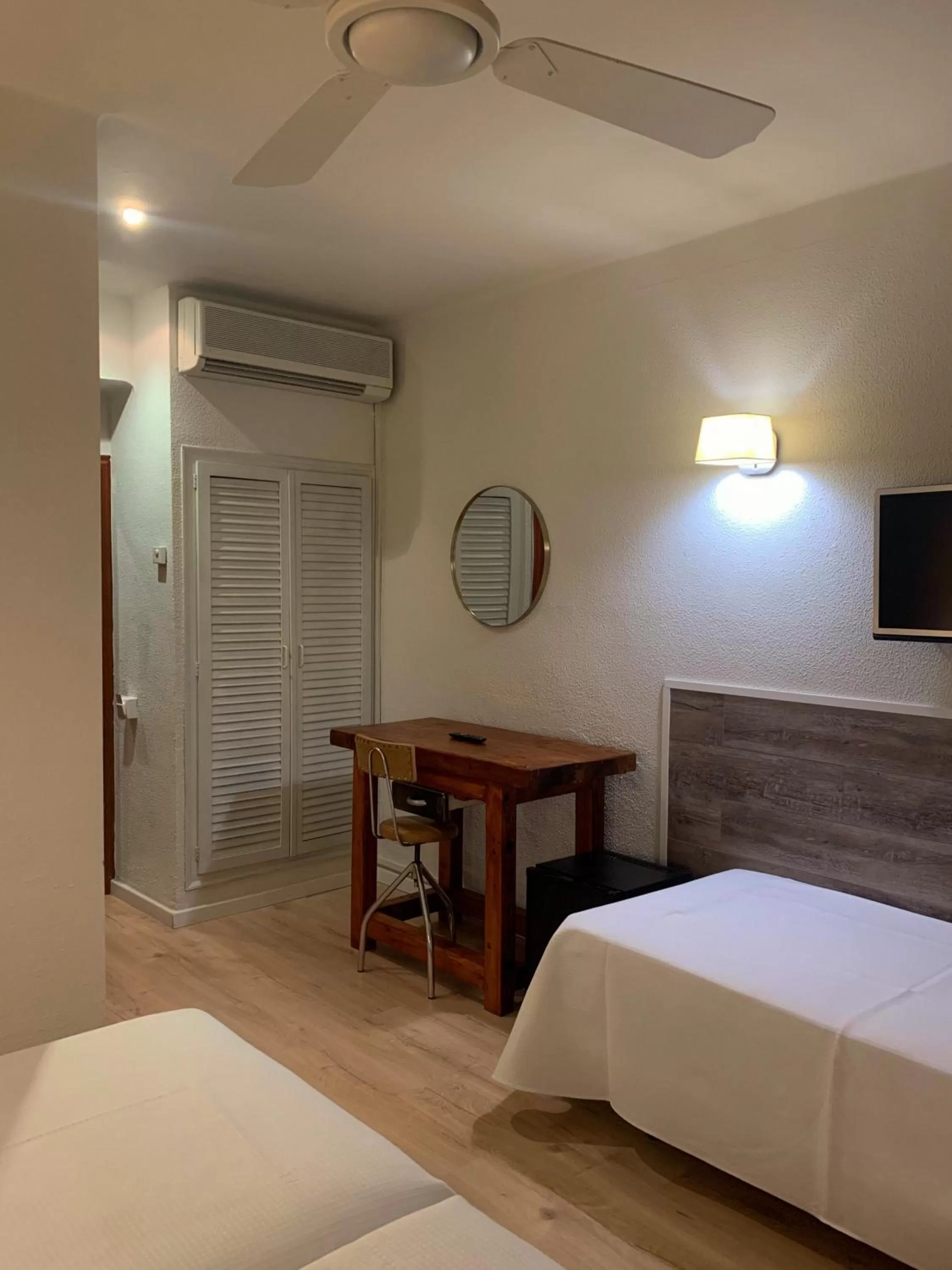 Bedroom, Bed in Hotel & Restaurant Figueres Parc