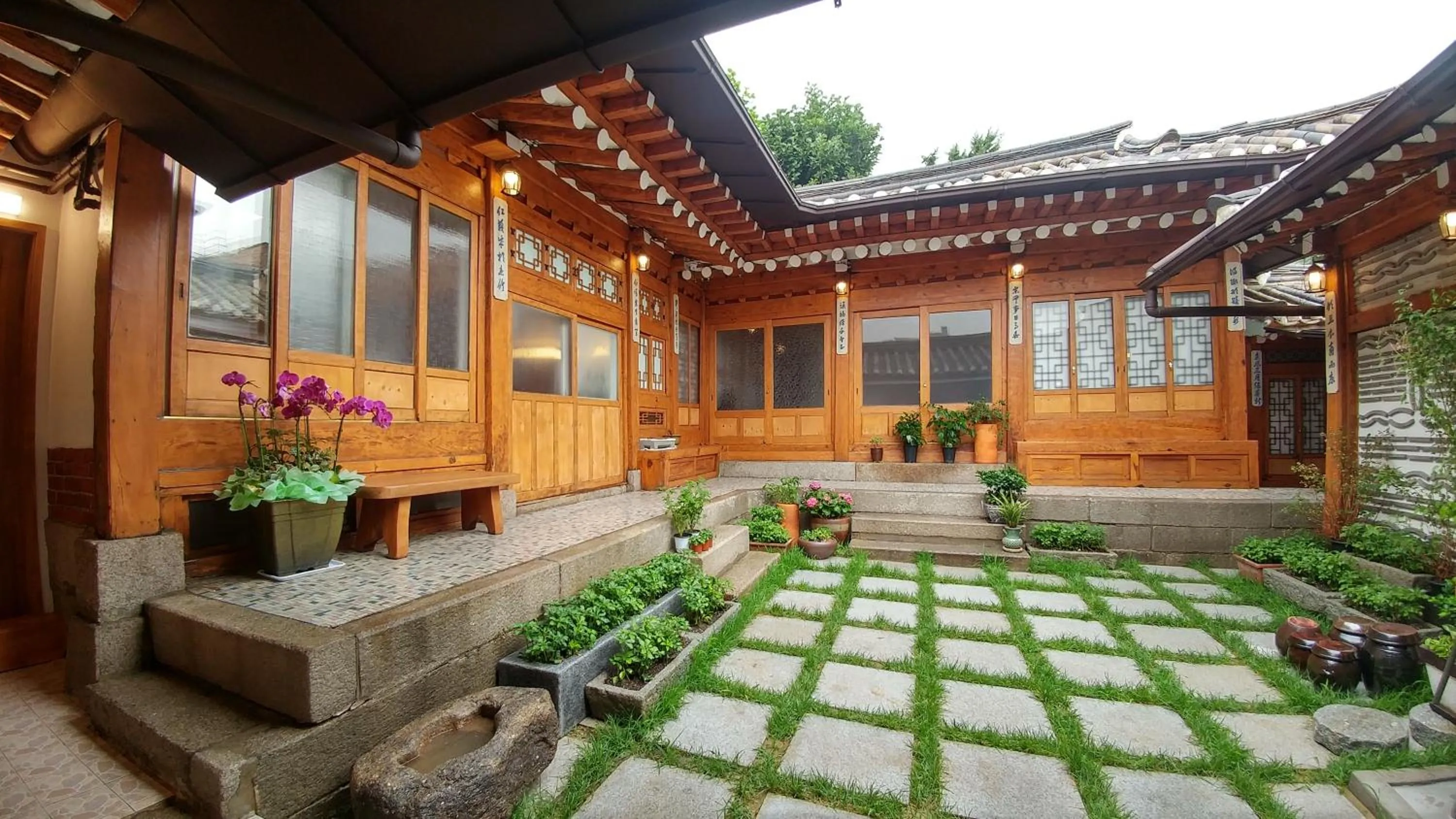 Property building in Bukchon Sosunjae Guesthouse