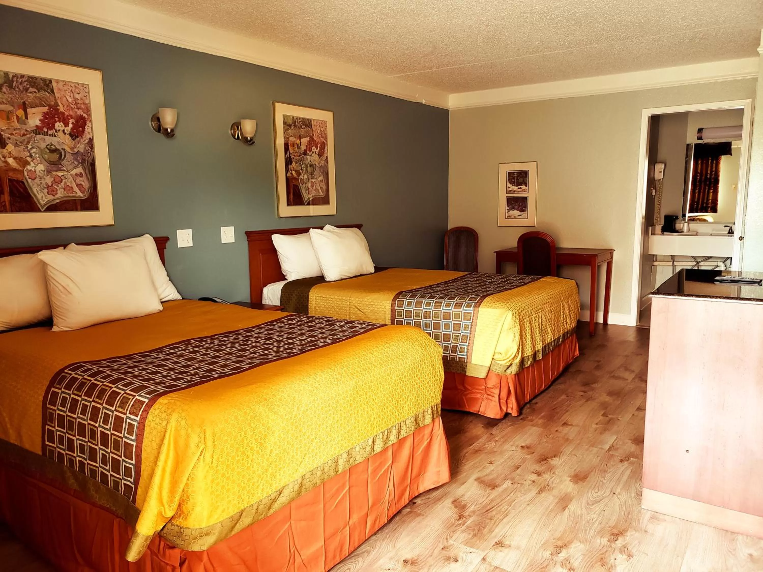 Double Room with Two Double Beds - Non-Smoking in Days Inn by Wyndham Richmond/South