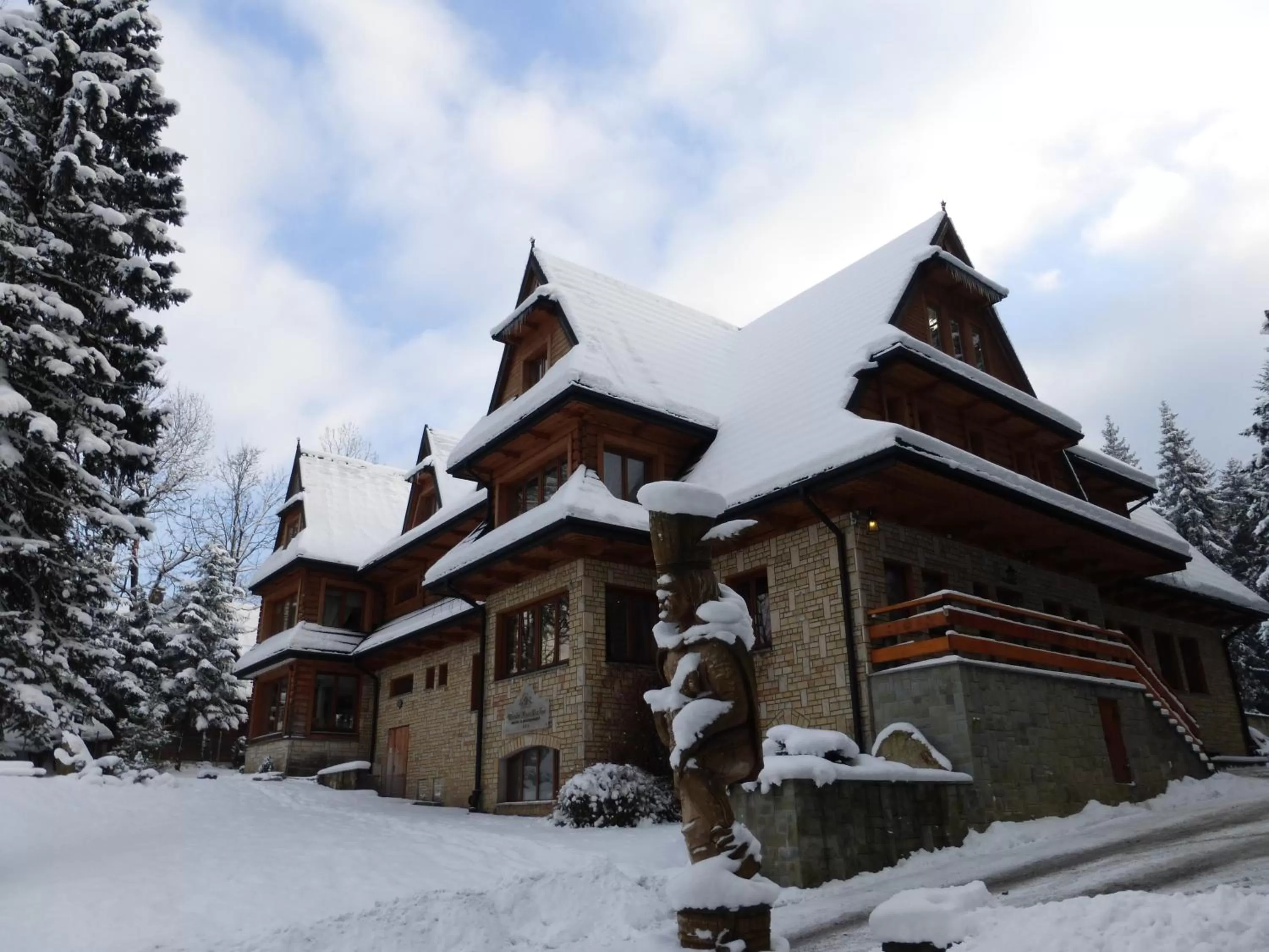Facade/entrance in Hotel Dwór Karolówka